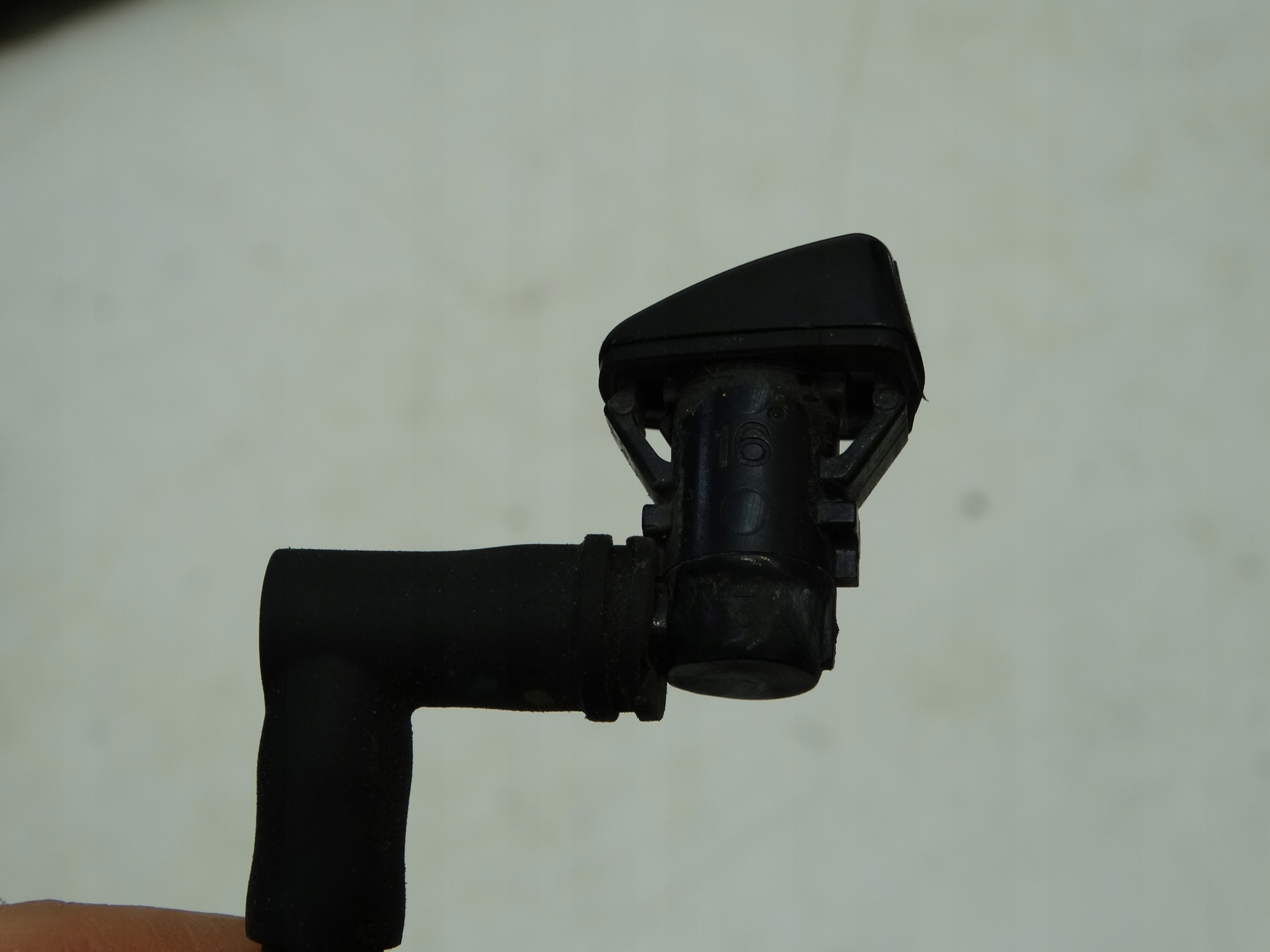 DYSZA der Spritzdüse vorne FORD ECOSPORT GN15-17666-BB