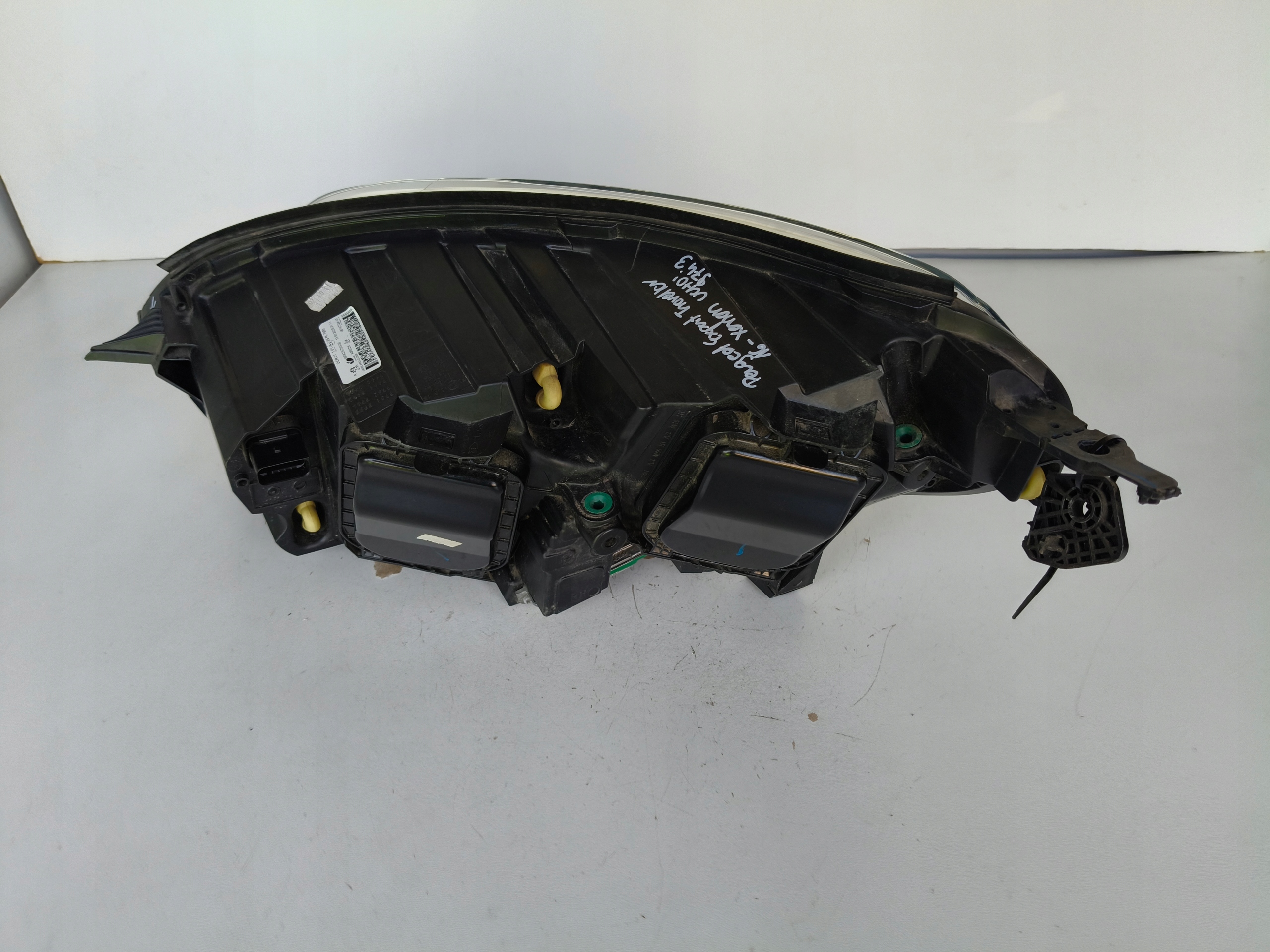 light right REFLEKTOR PEUGEOT EXPERT TRAVELLER 16- XENON