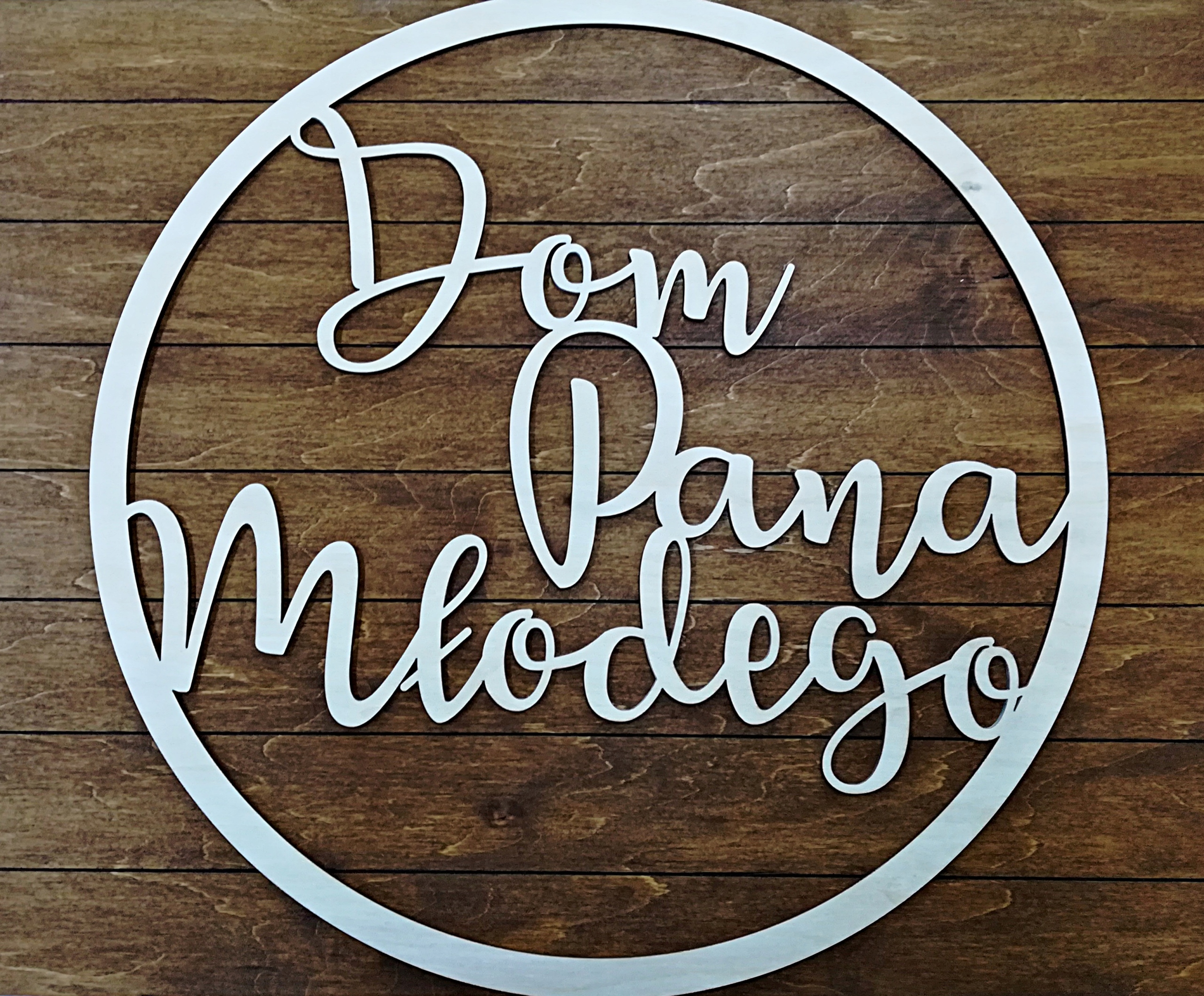 

Tablica koło Dom Pana Młodego dekoracja