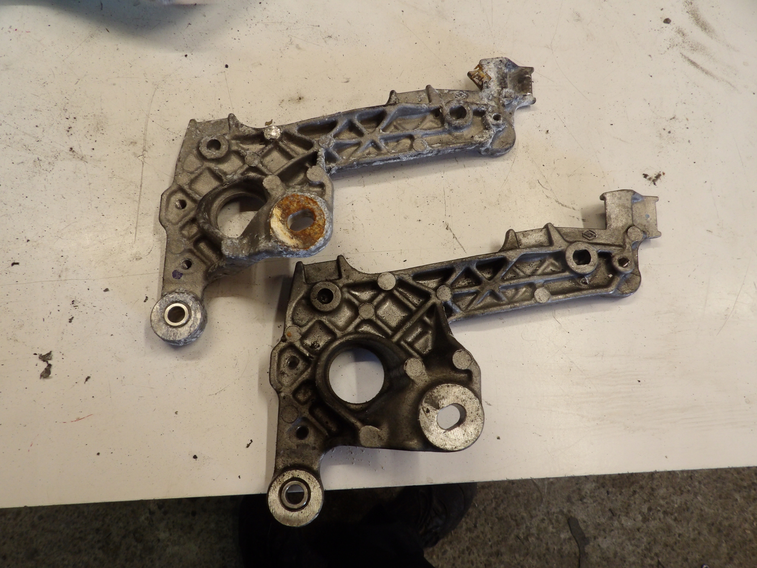 ŁAPA MOCOWANIE RENAULT 144854724R