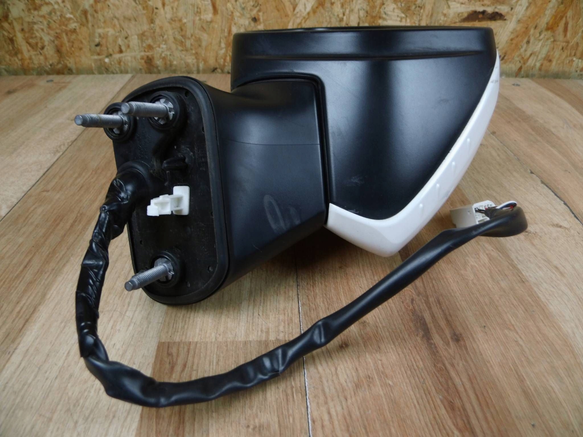 Toyota Corolla E21 2018-2023 mirror left 6-of cables (vertical)