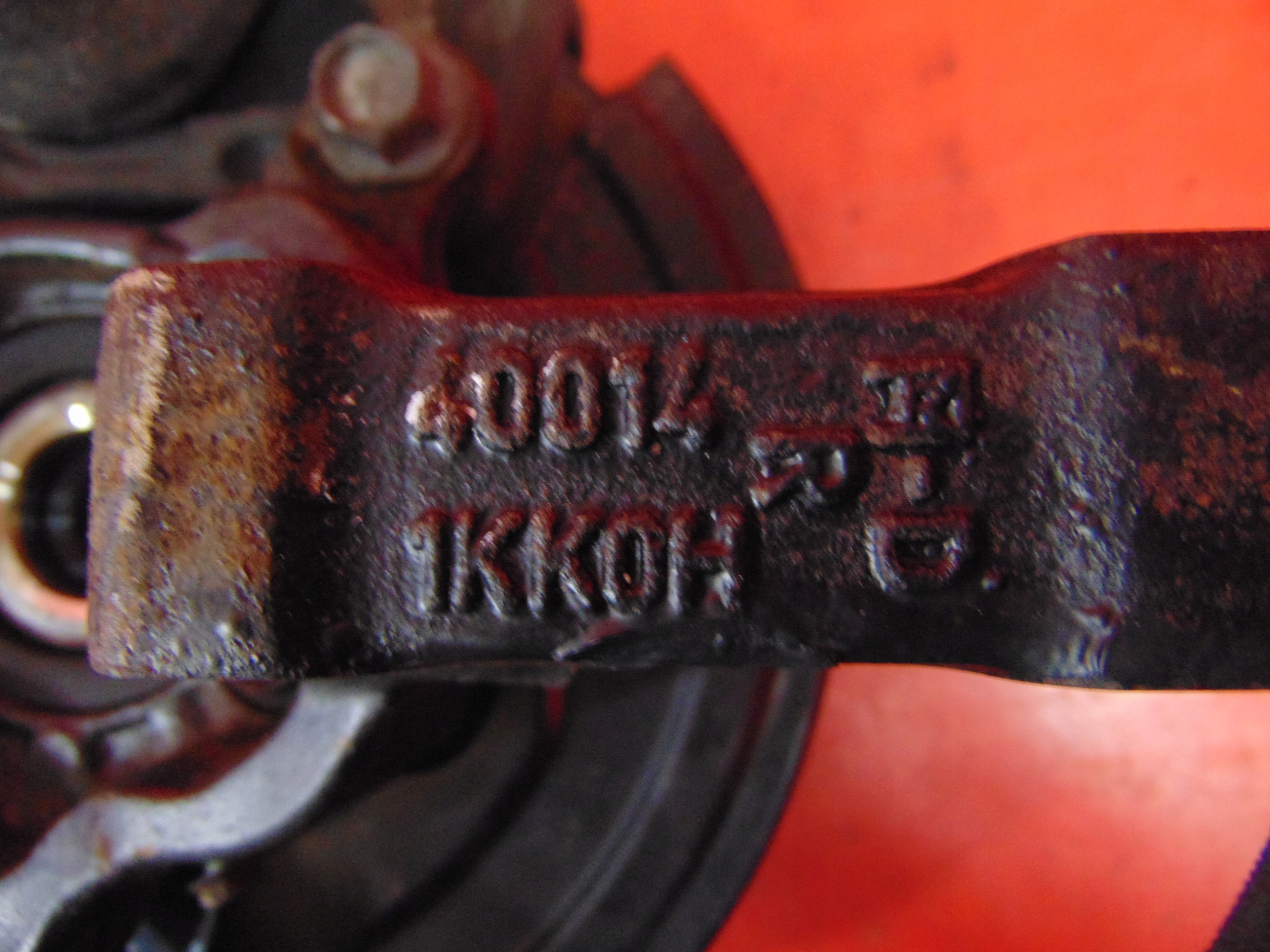NISSAN JUKE and F15 1.5 DCI swing right front