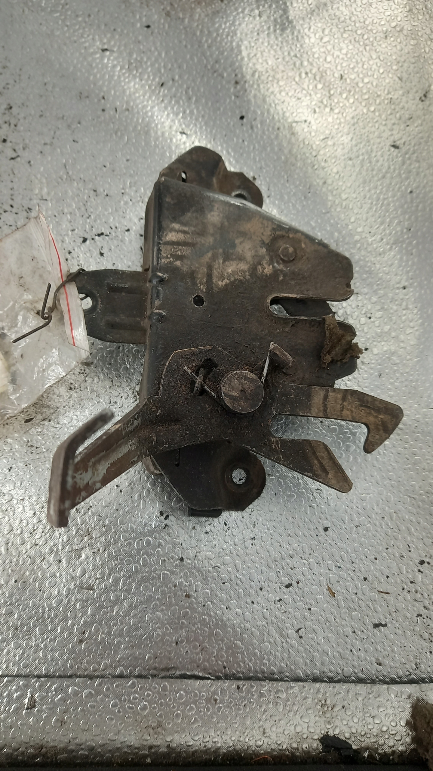 Замок капота VOLVO V40