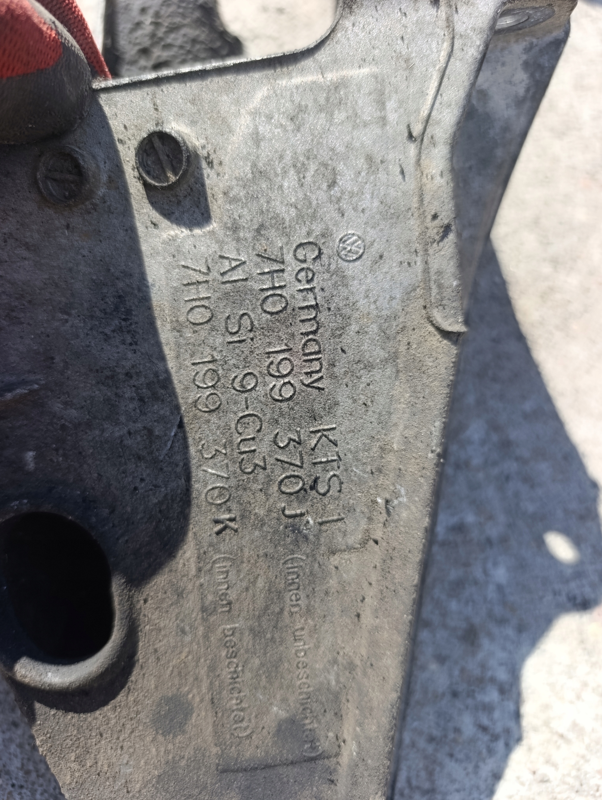 VW T5 2.5 TDI engine mount rear part AXD AXE 7H0199370J