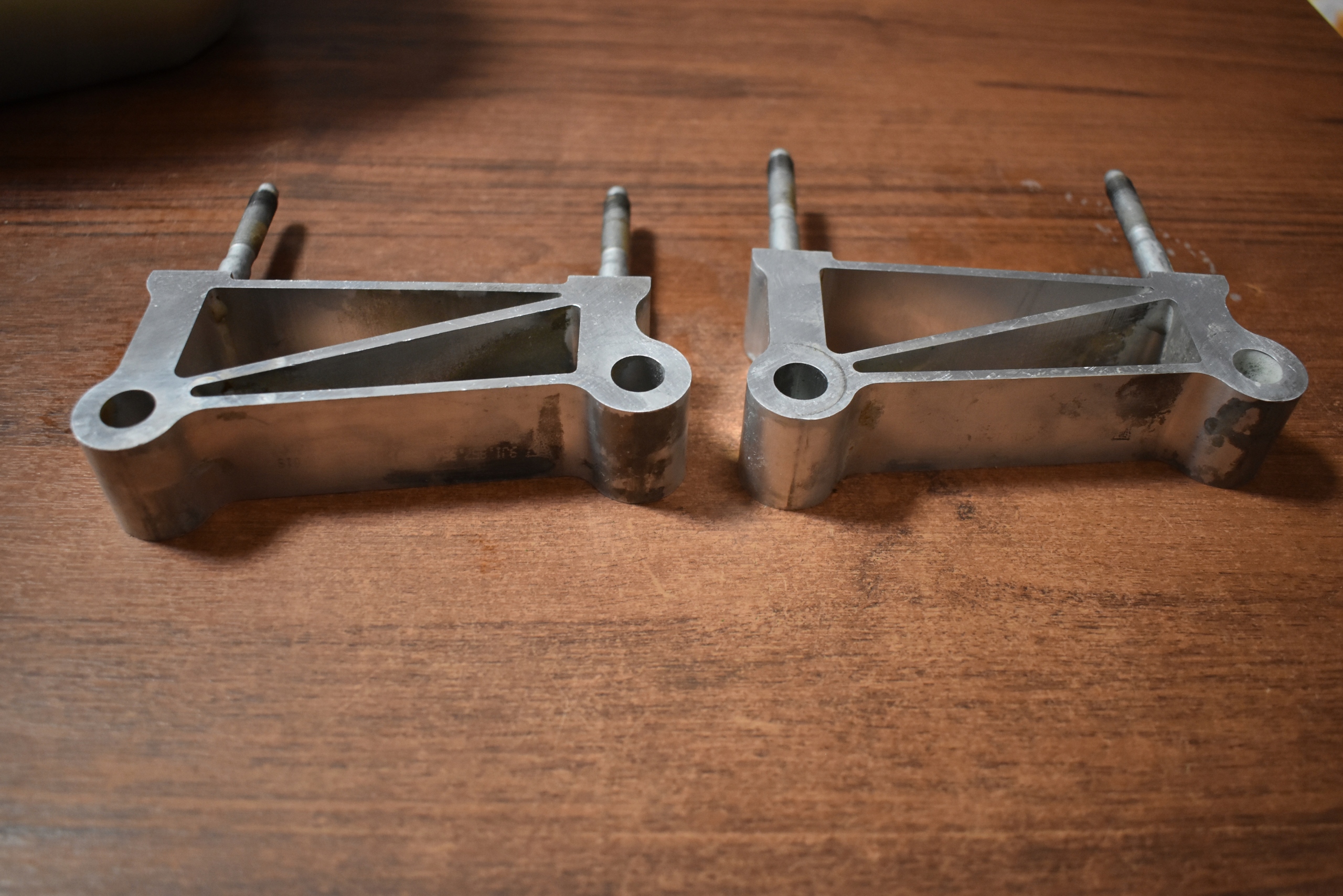IDEALNE holder support consoles left right PORSCHE TAYCAN 1