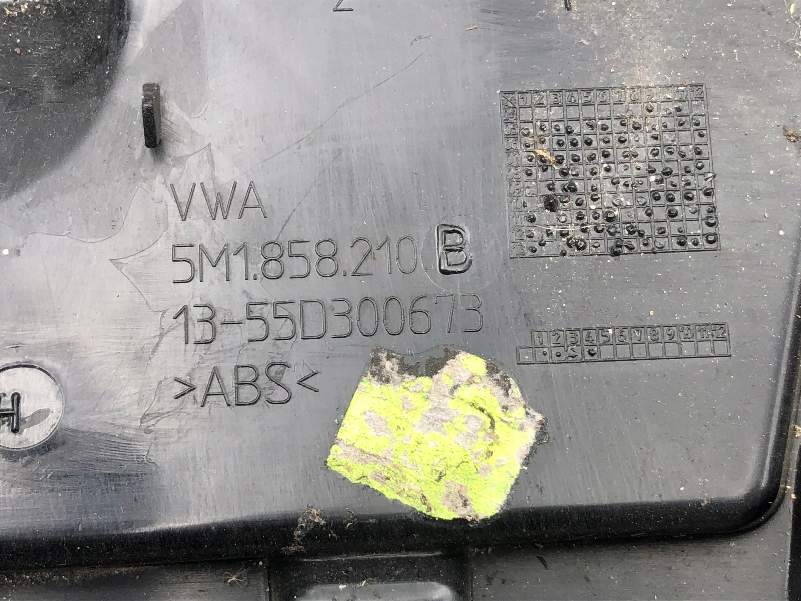 cover below steering wheel, VW TIGUAN 5M1858210B