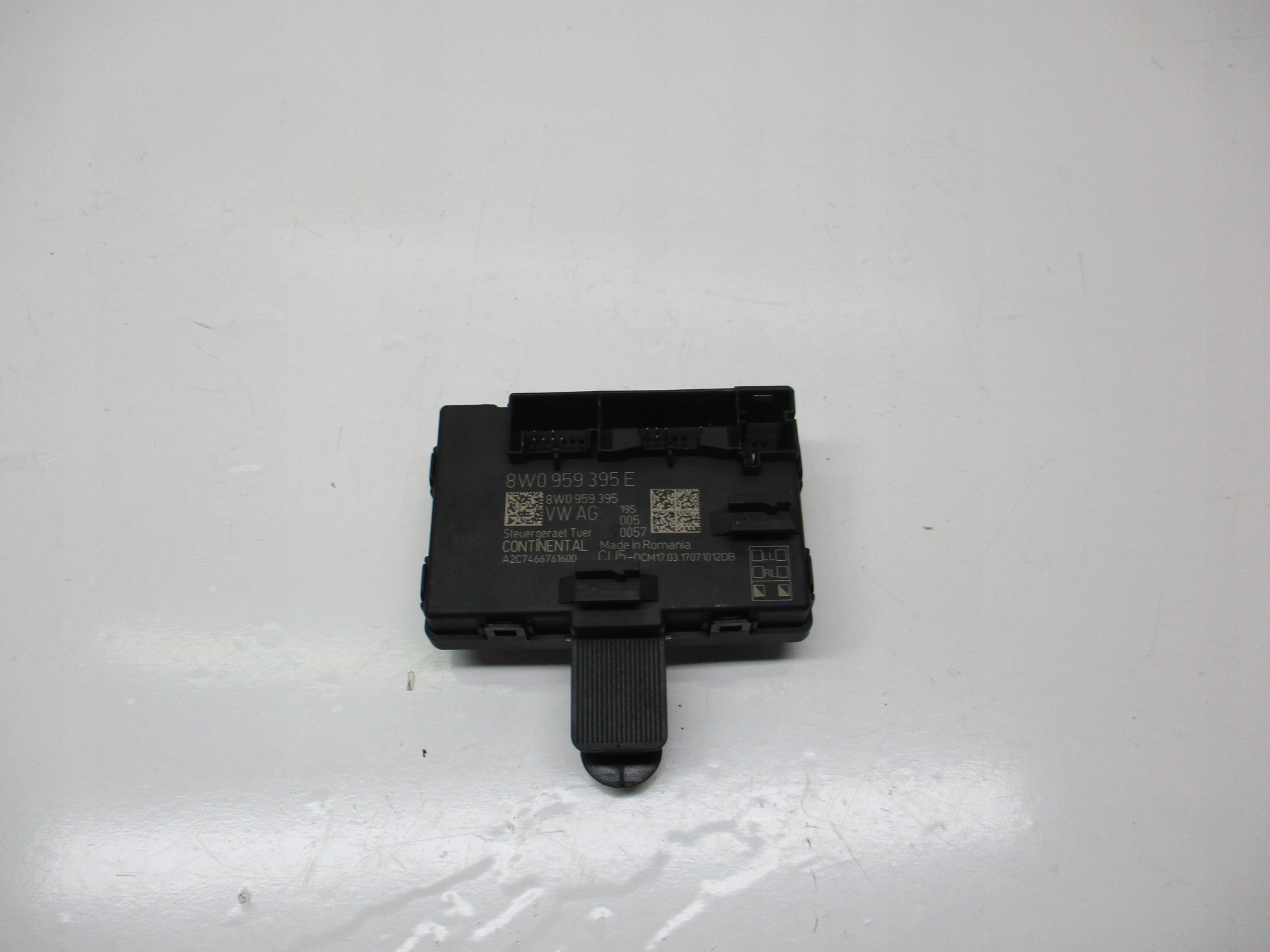 / AUDI A4 8W B9 модуль двери левый задний 8W0959395E