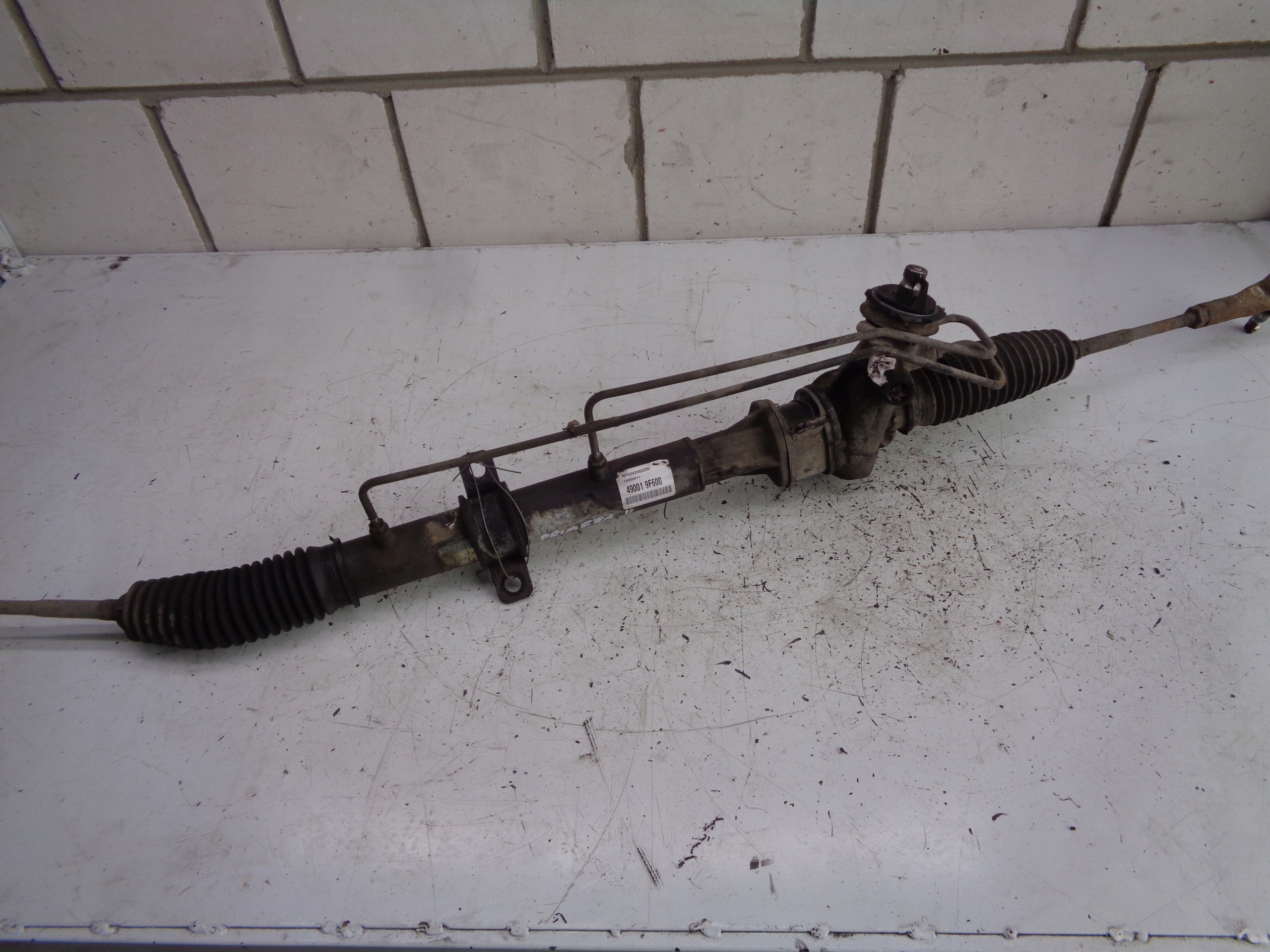 Рулевая рейка на ниссан премьера п12. Рейка nissan primera p12 левый руль. Рулевая рейка nissan primera p12. Рулевая рейка премьера. Рейка nissan primera p12 левый руль.