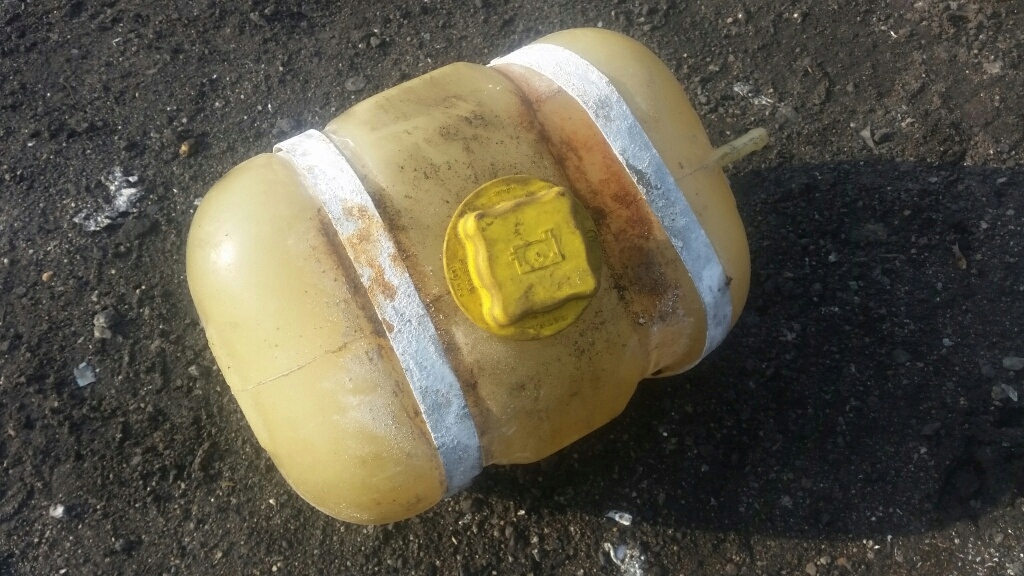 ZBIORNICZEK WYRÓWNAWCZY WODY ŁADOWARKA VOLVO L110E