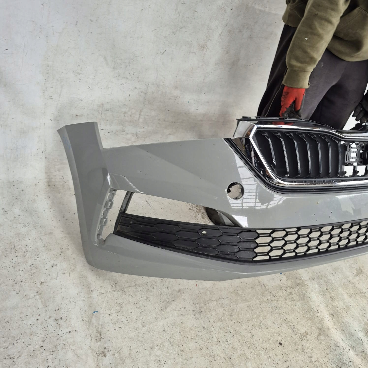 SKODA SCALA 657 19- bumper front front grill grid without DZIUR 657807221