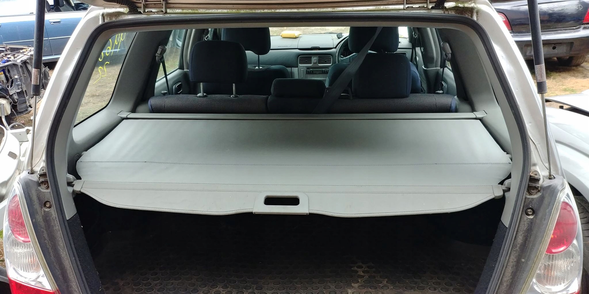 Roleta bagażnika Subaru Forester 03 07