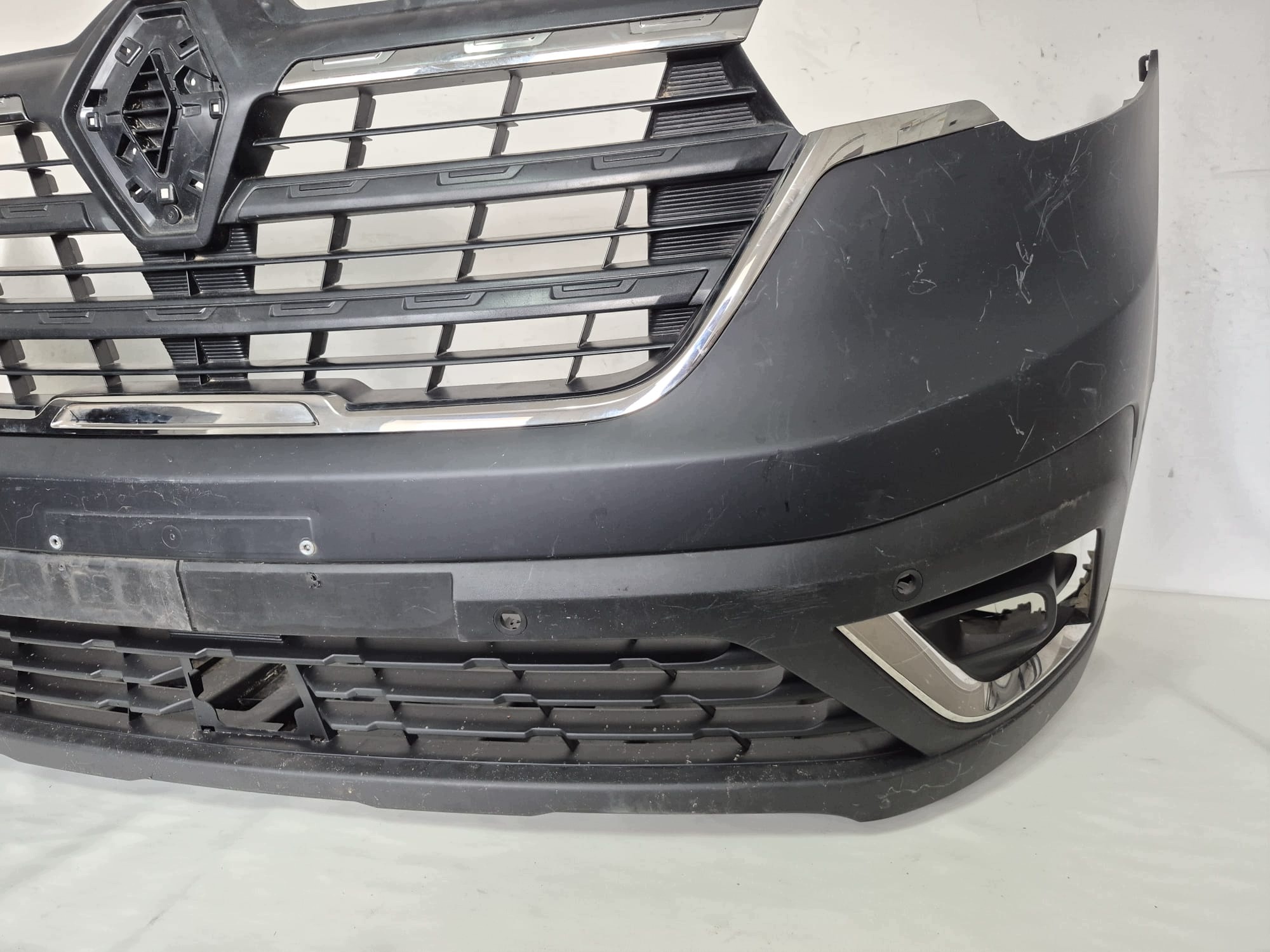 RENAULT TRAFIC IV 21- bumper front front grill 620226941R