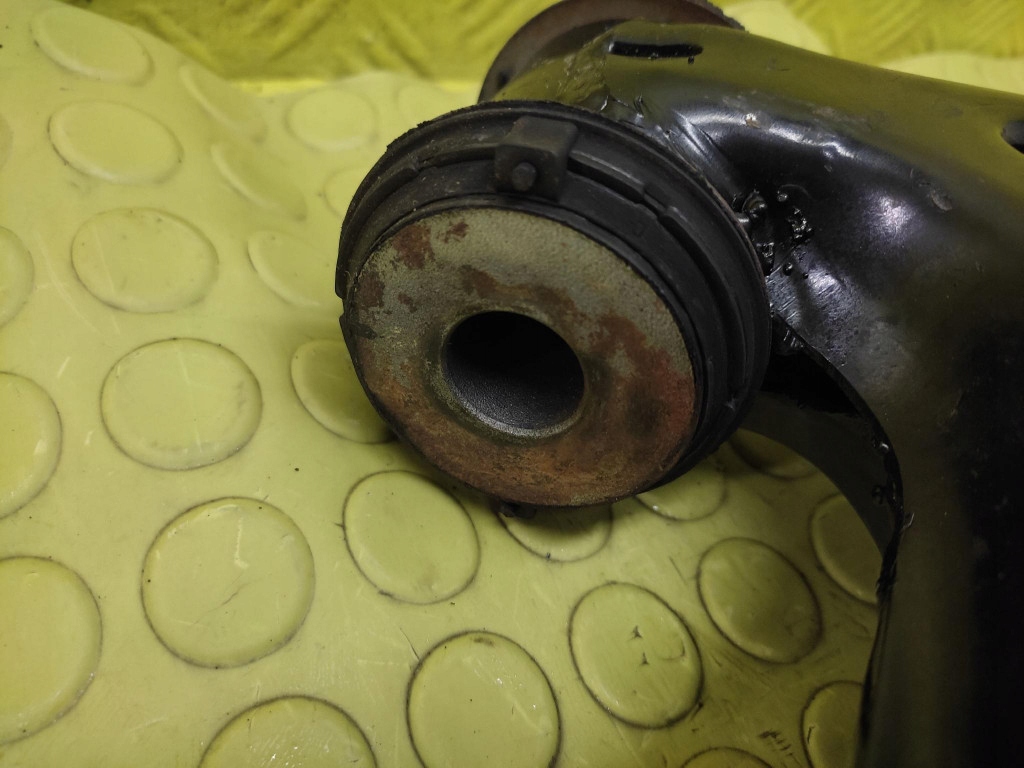 MERCEDES W202 2.0 D arm left front