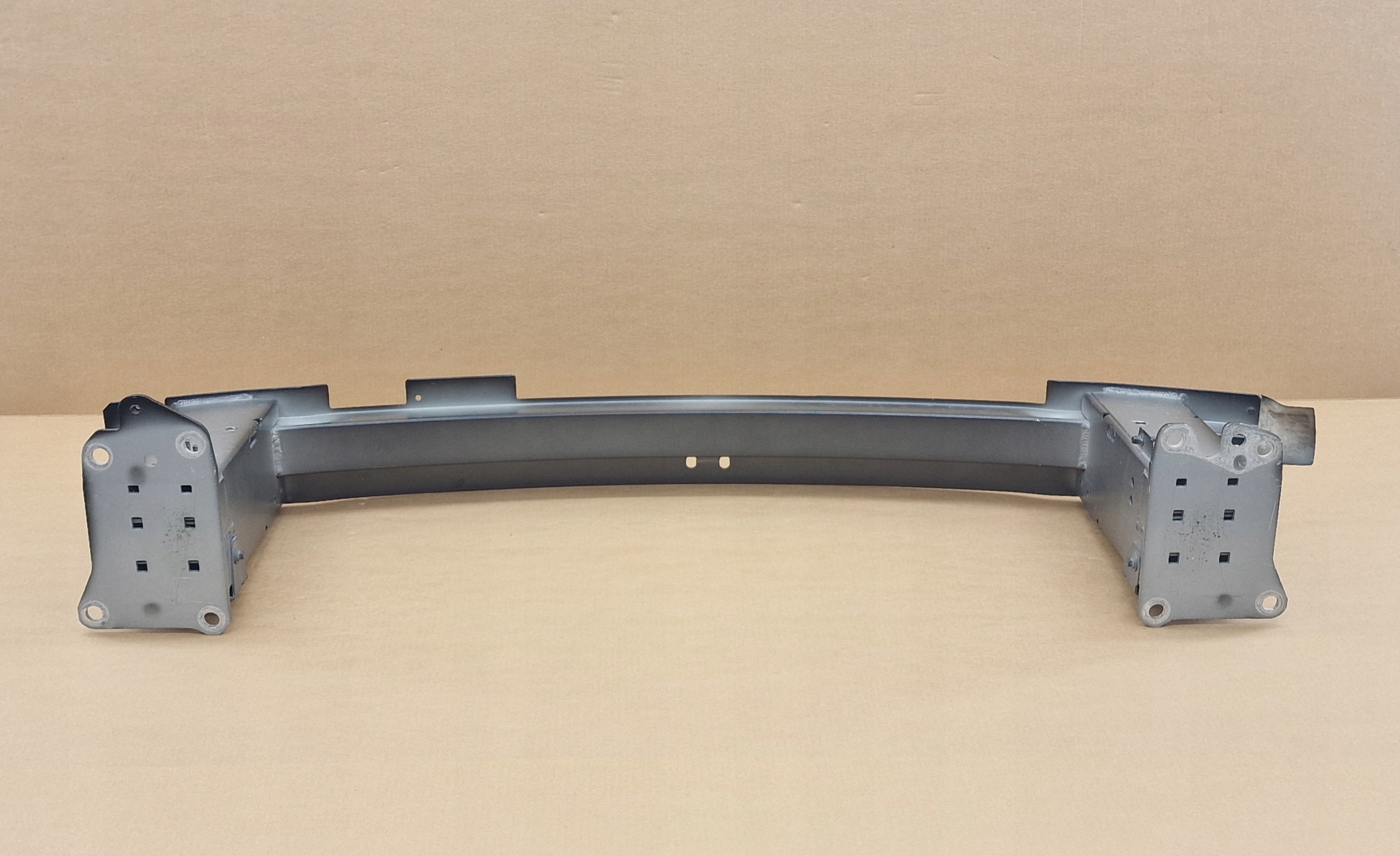 sider pillar of a bumper LYNK & CO 01 2017