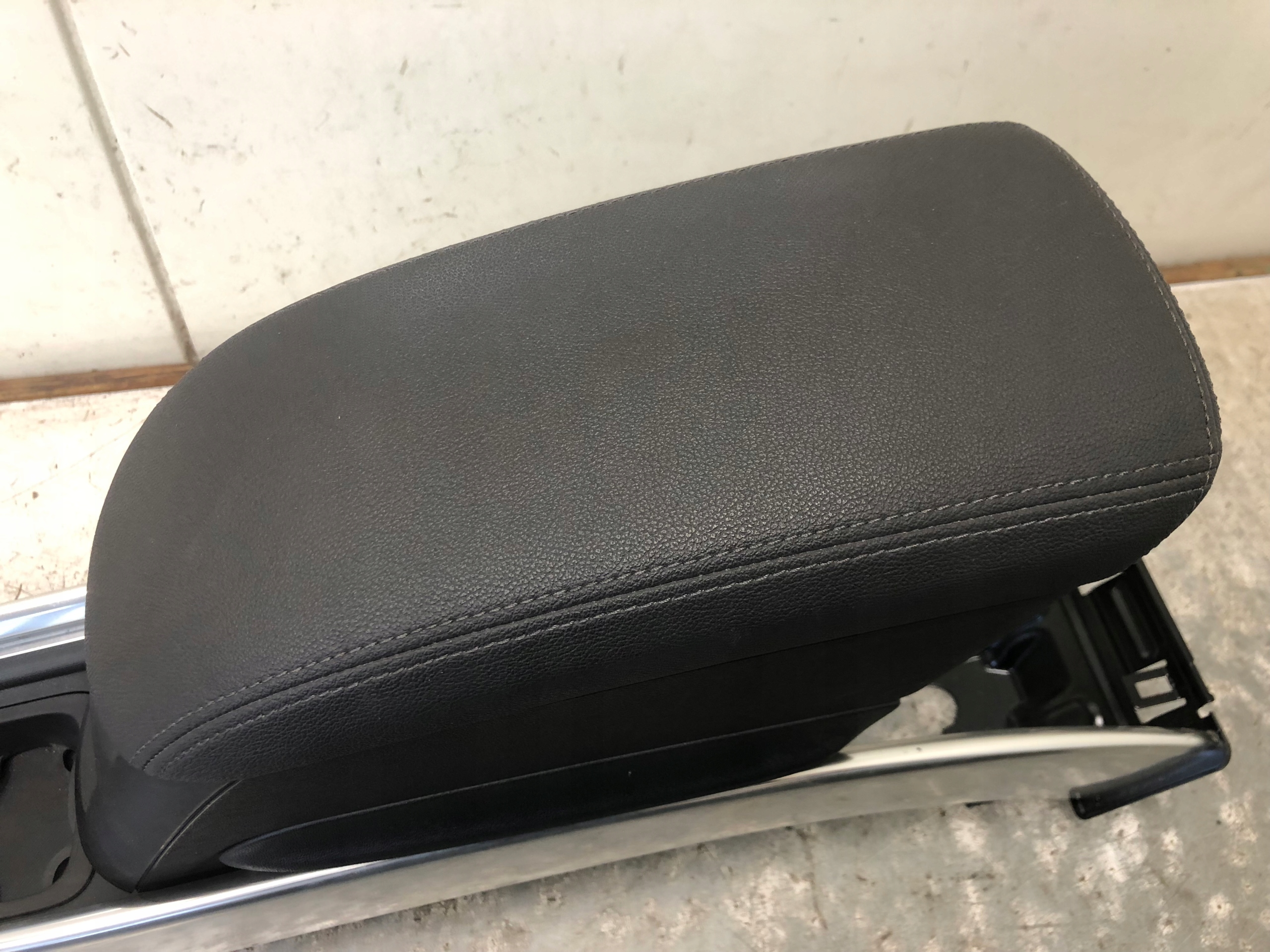 TUNEL central armrest OPEL MERIVA B 13260358