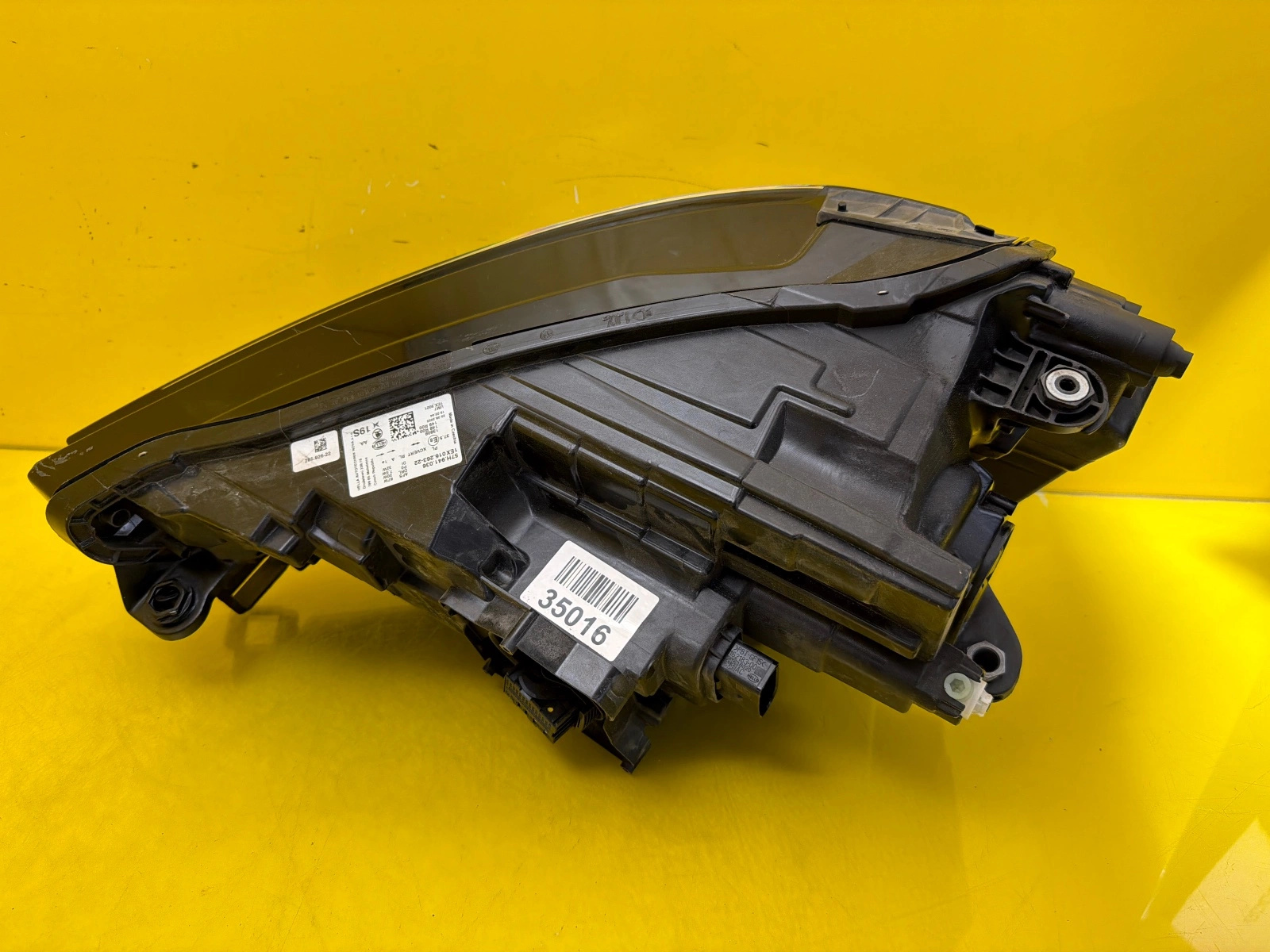 light right Skoda Kodiaq II 2 Matrix 2024- 57H941036