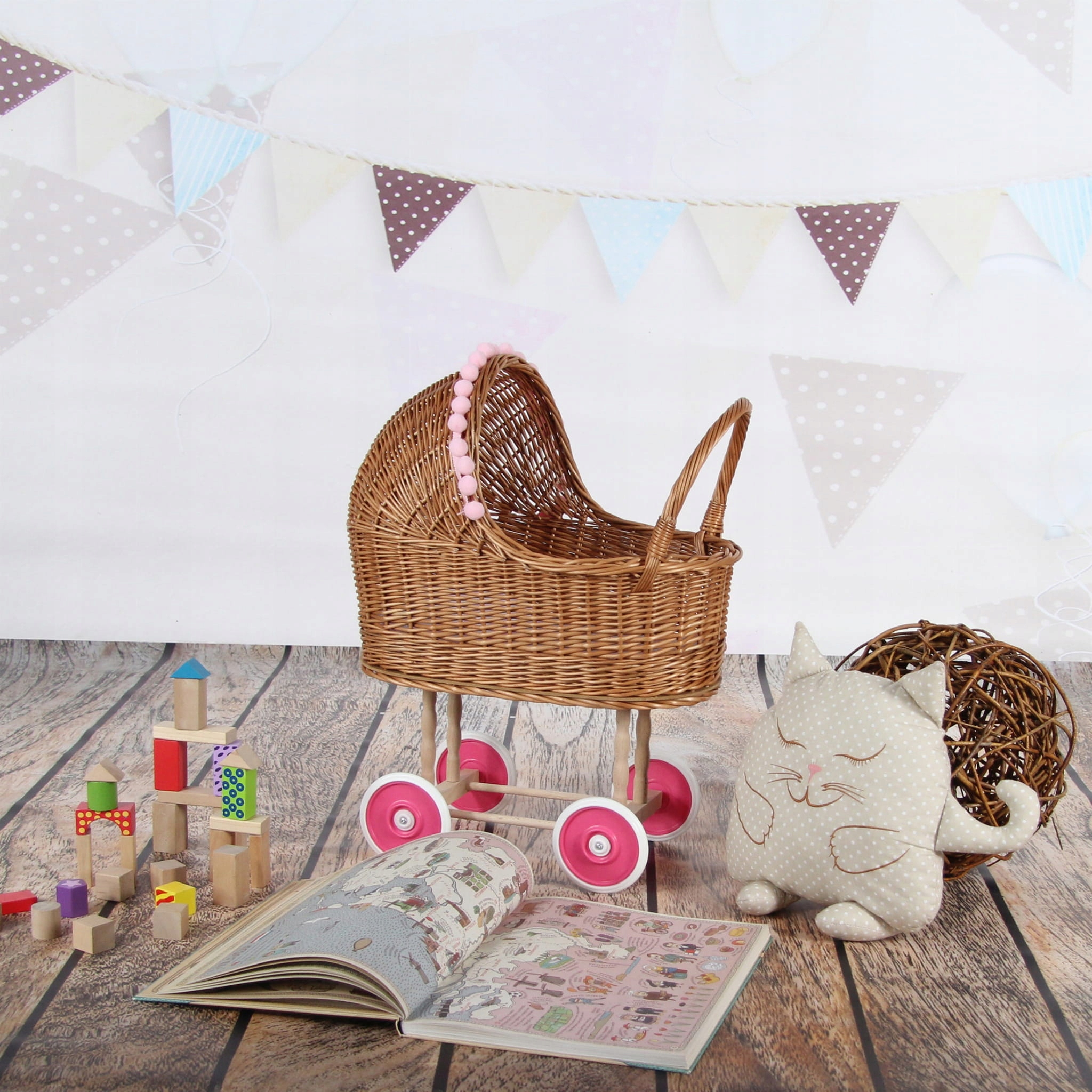 Wiklinowy wózek dla lalek - na dzień dziecka Marka Retrus