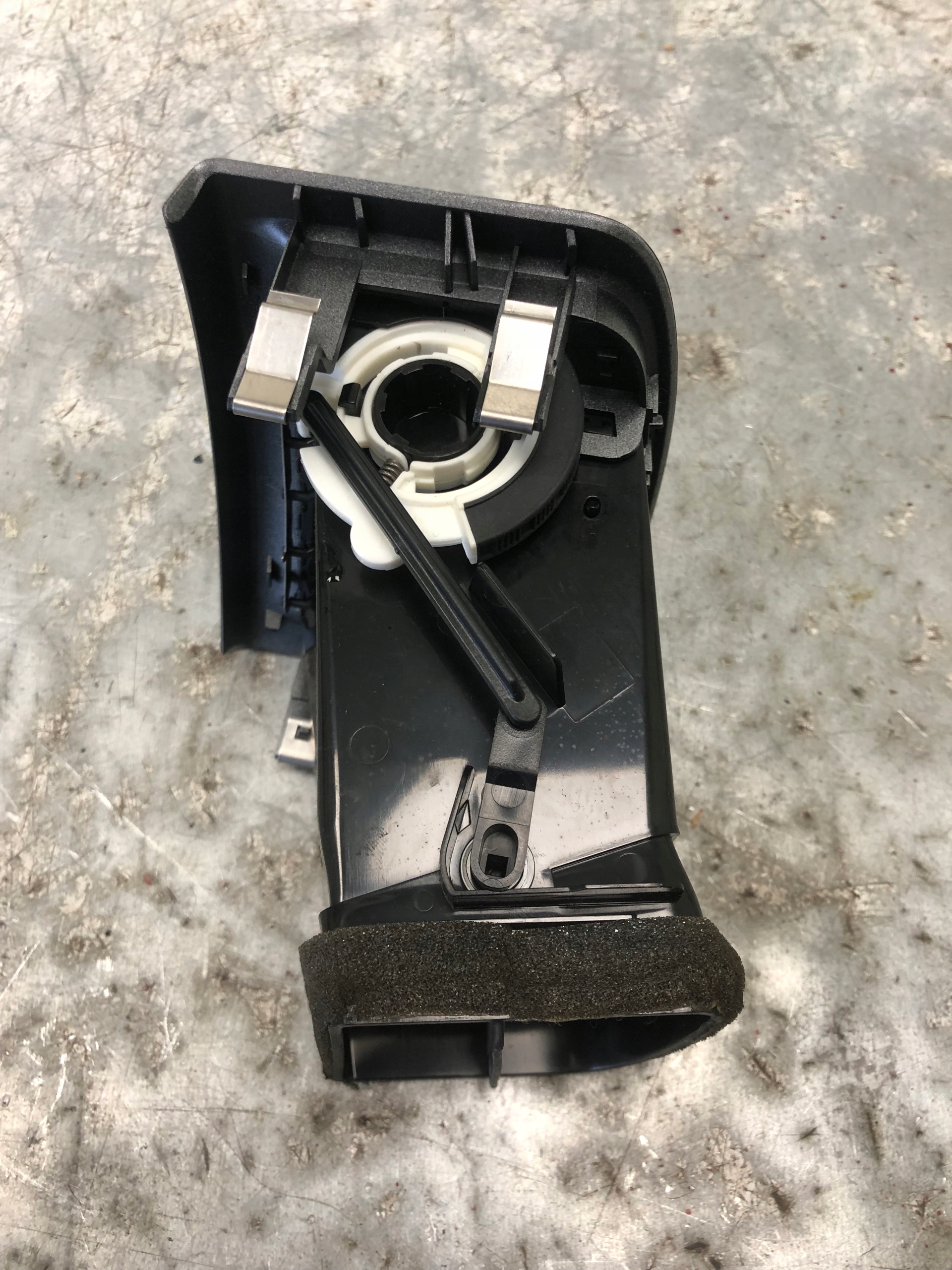 grid air conditioning devices left SKODA FABIA II 5J0819701