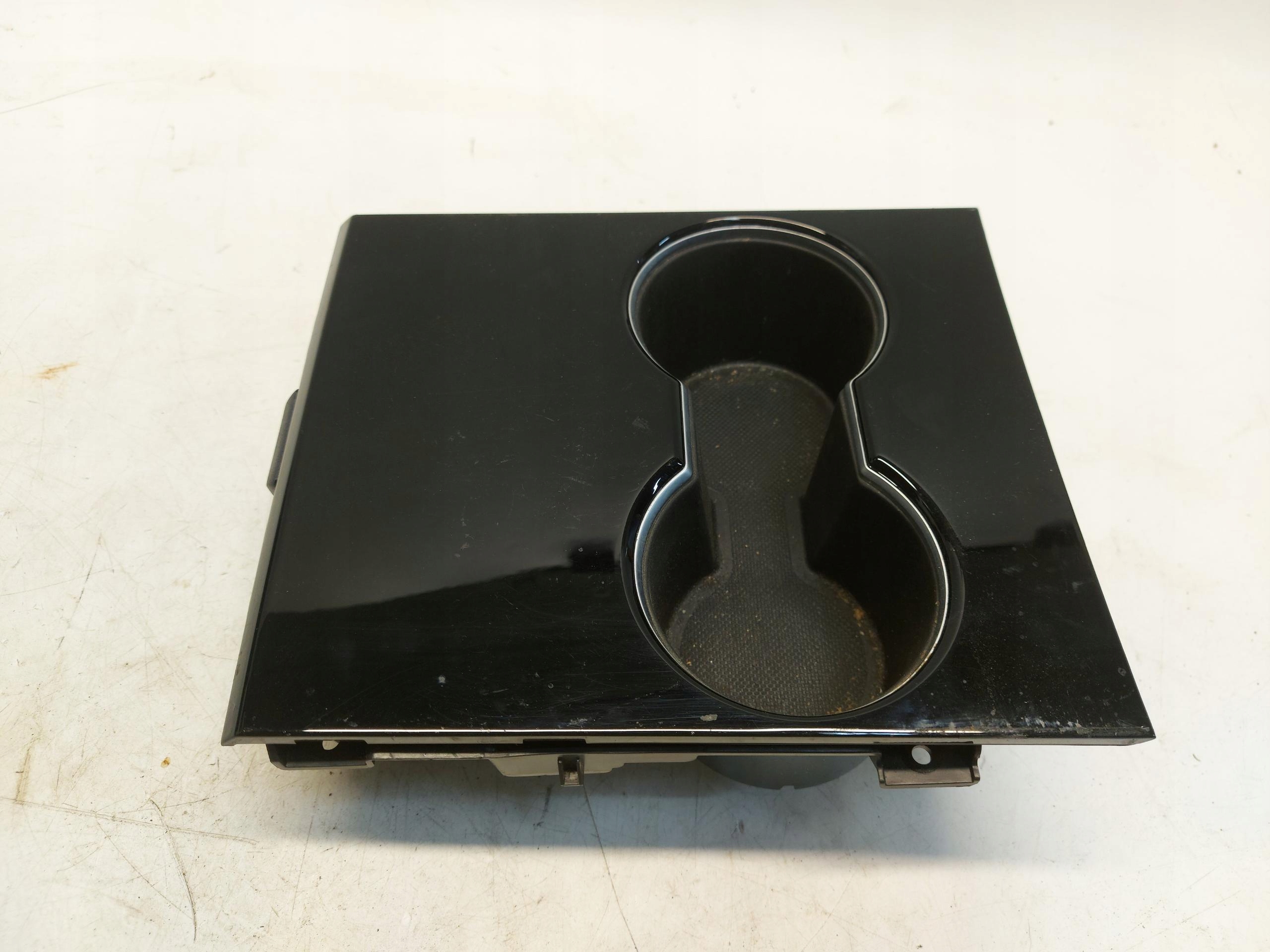 TESLA 3 III bracket for kubki Cupholder 1087990-00-C