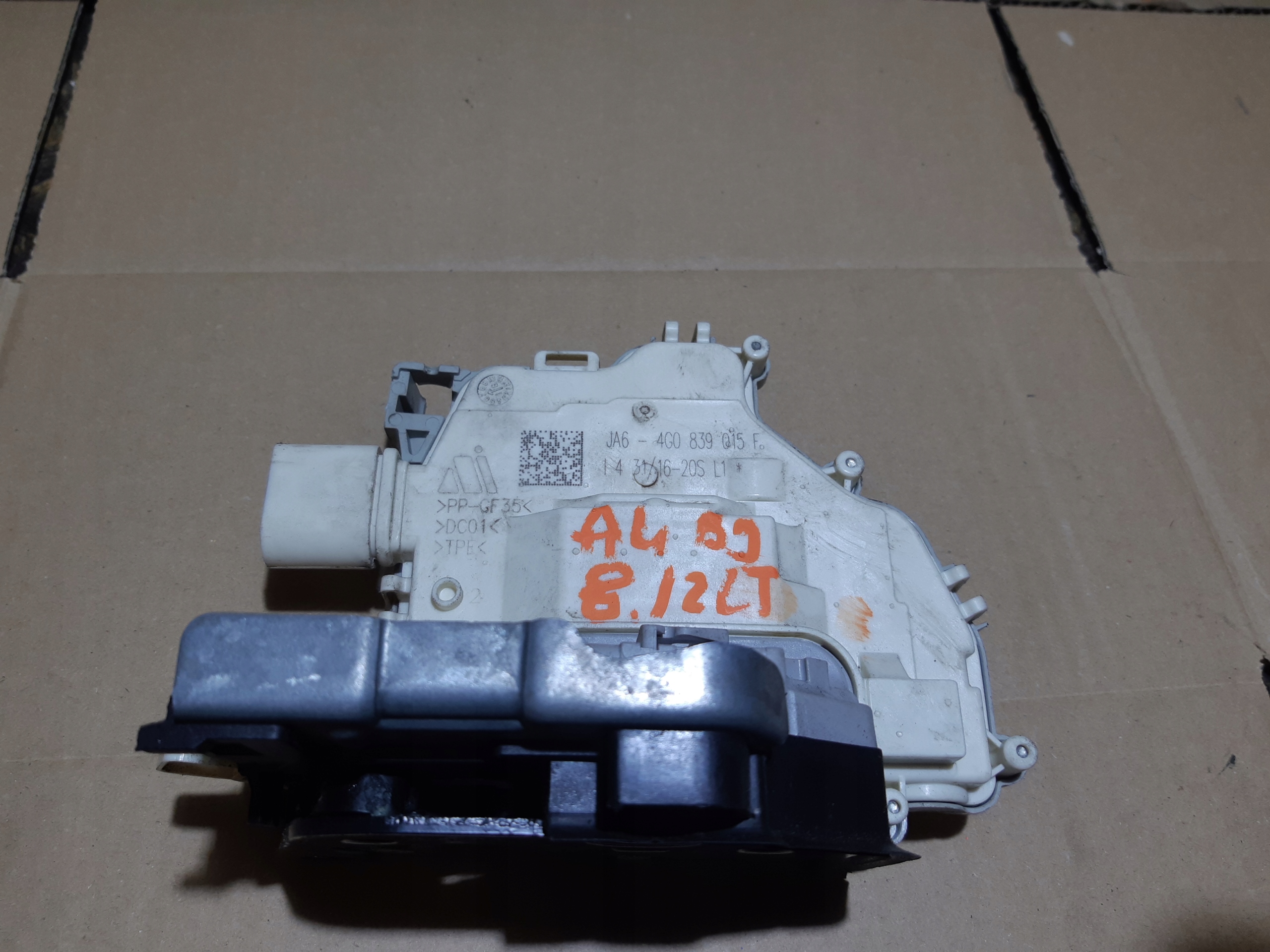 AUDI A4 B9 Schloß Tür links heck 8 PIN 4G0839015F