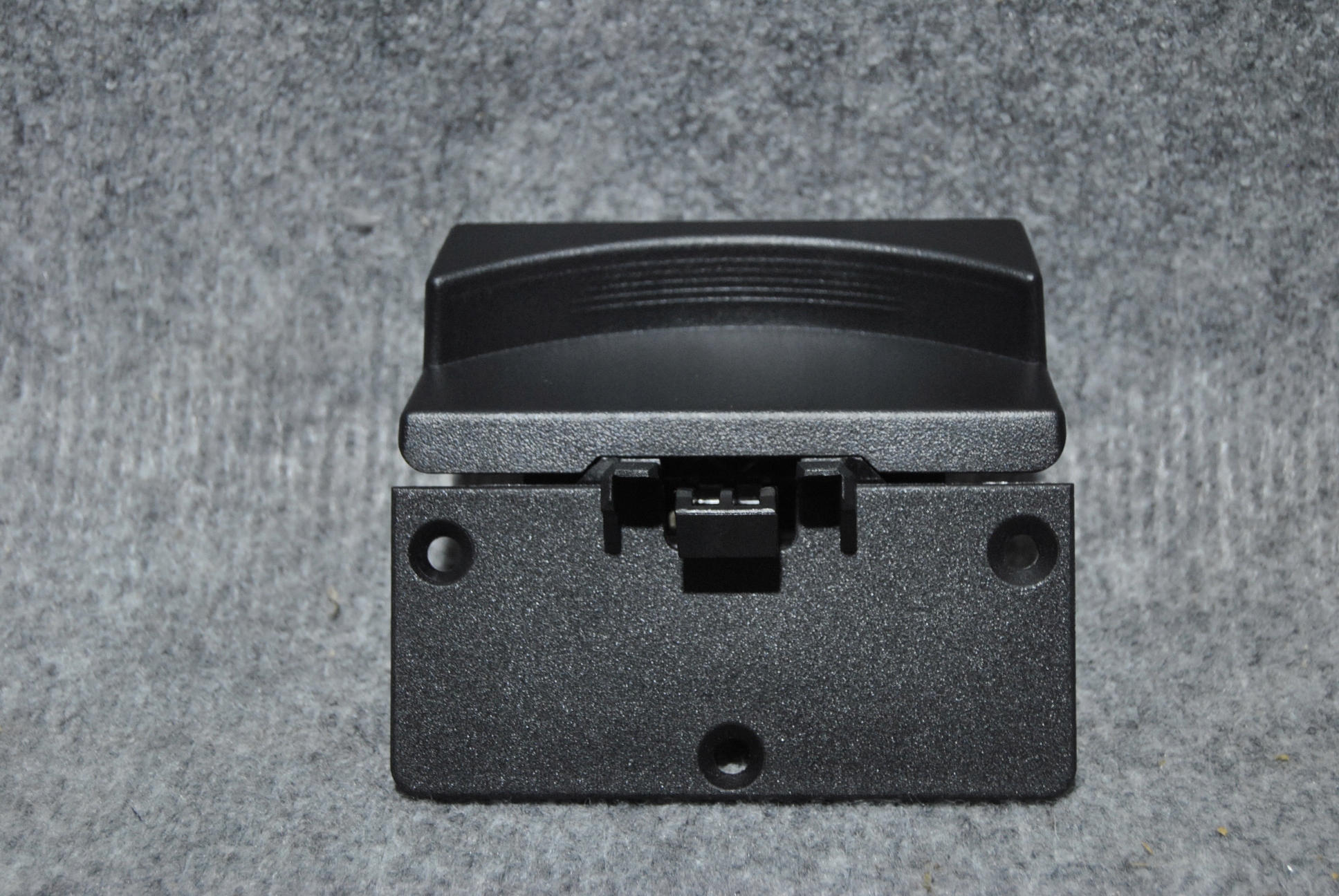 DODGE RAM IV 1500 2013-2023 ZATRZASK POKRYWY PODŁOKIETNIKA Numer katalogowy części 5RQ83TX7AC