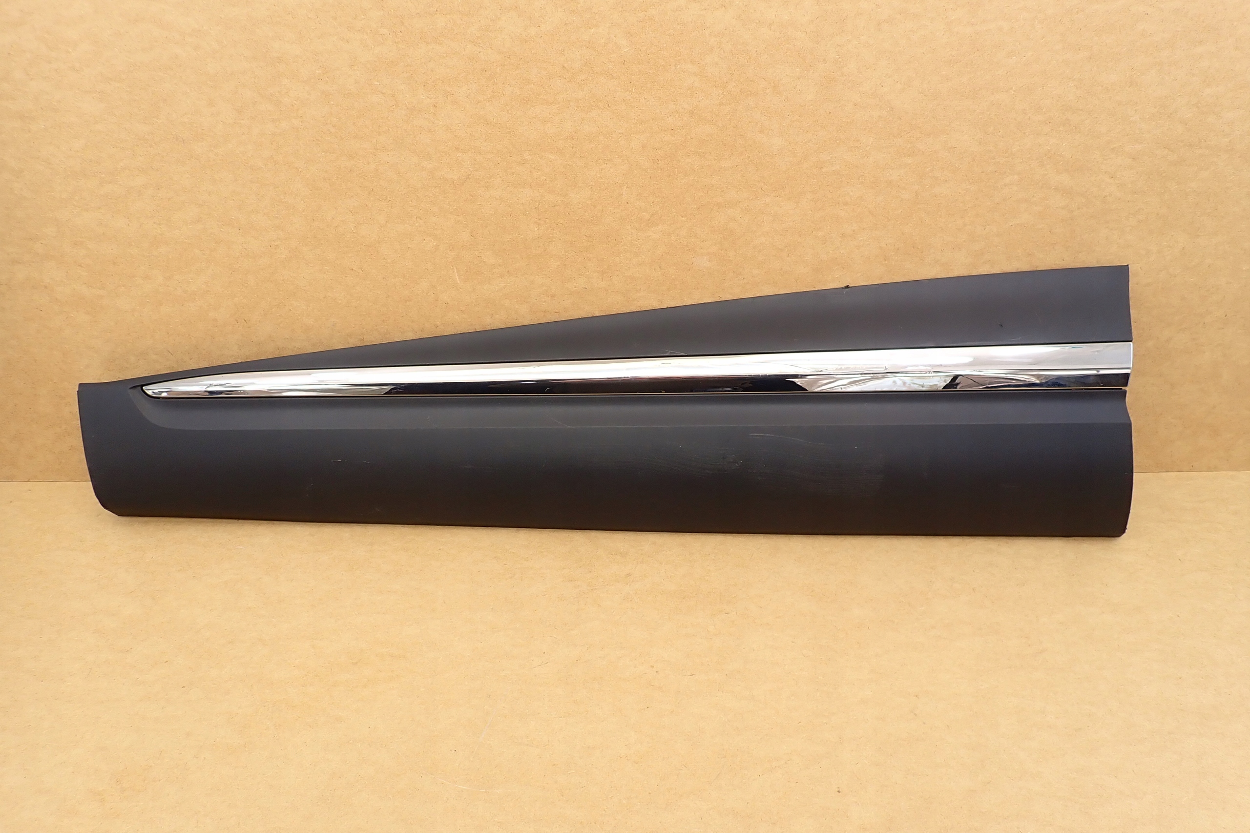 RENAULT KADJAR NAKŁADKA LISTWA DRZWI LEWY PRZÓD 808774216r Numer katalogowy części RENAULT KADJAR NAKŁADKA LISTWA DRZWI LEWY PRZÓD 808774216r