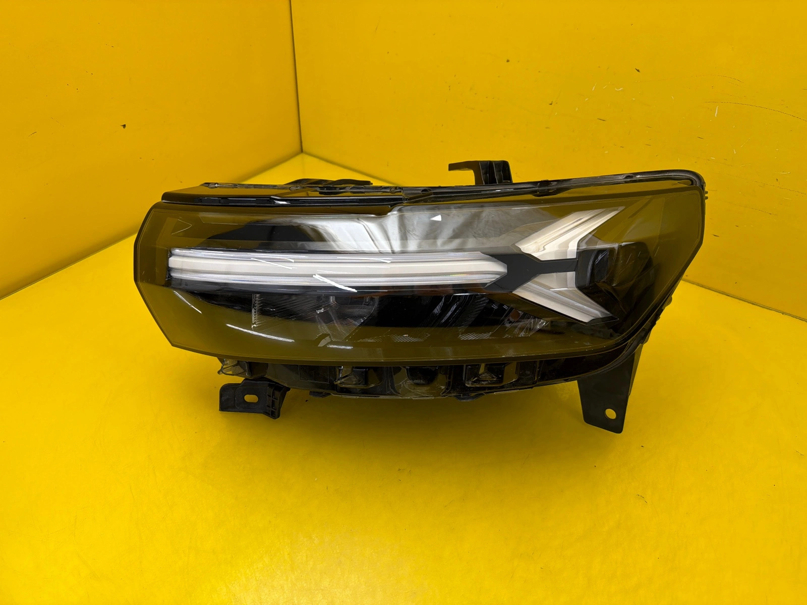 light left front Dacia Duster III Full Led 2024- 260603515R