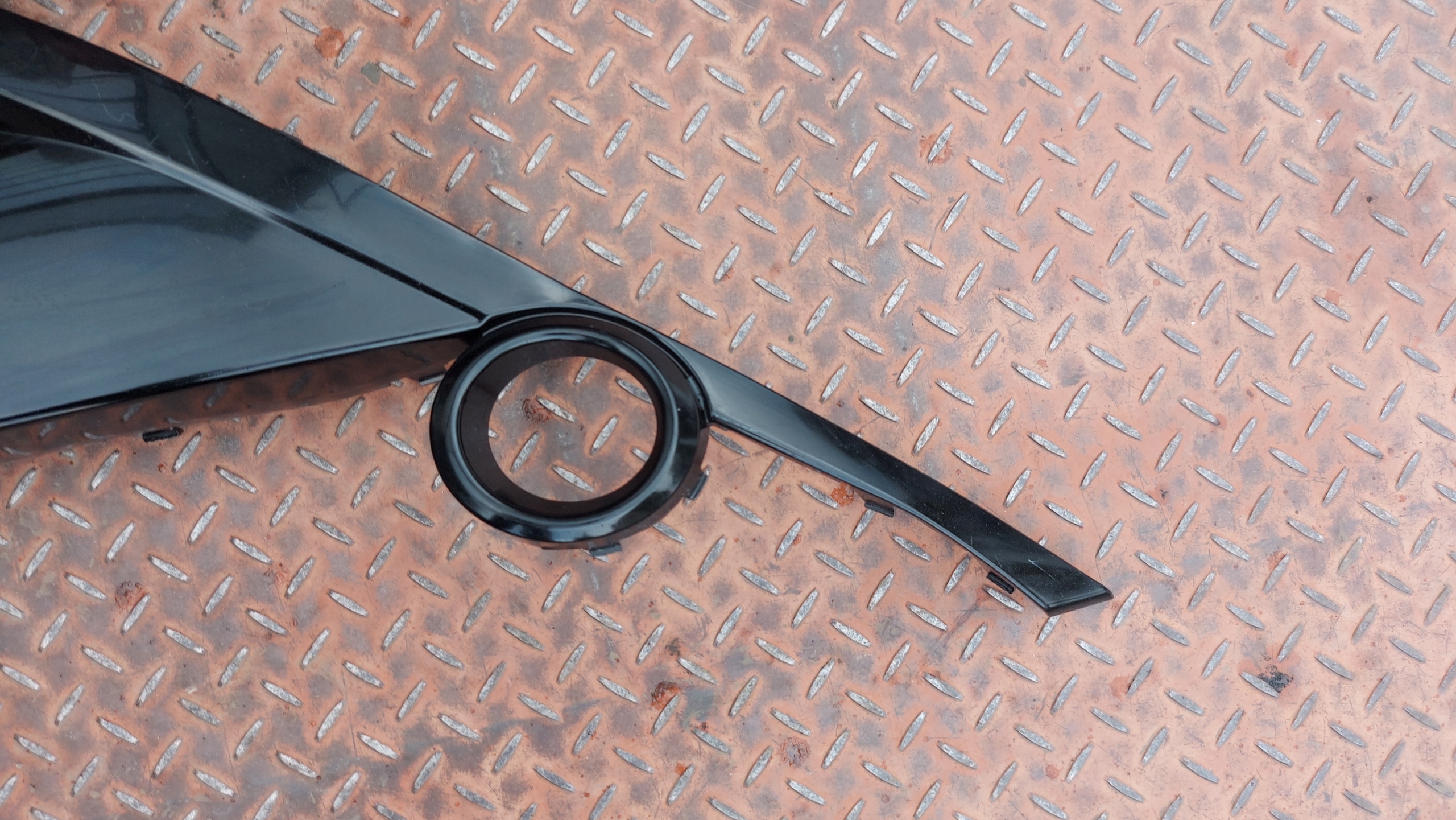grid of a bumper central lower front front TOYOTA AYGO II 14