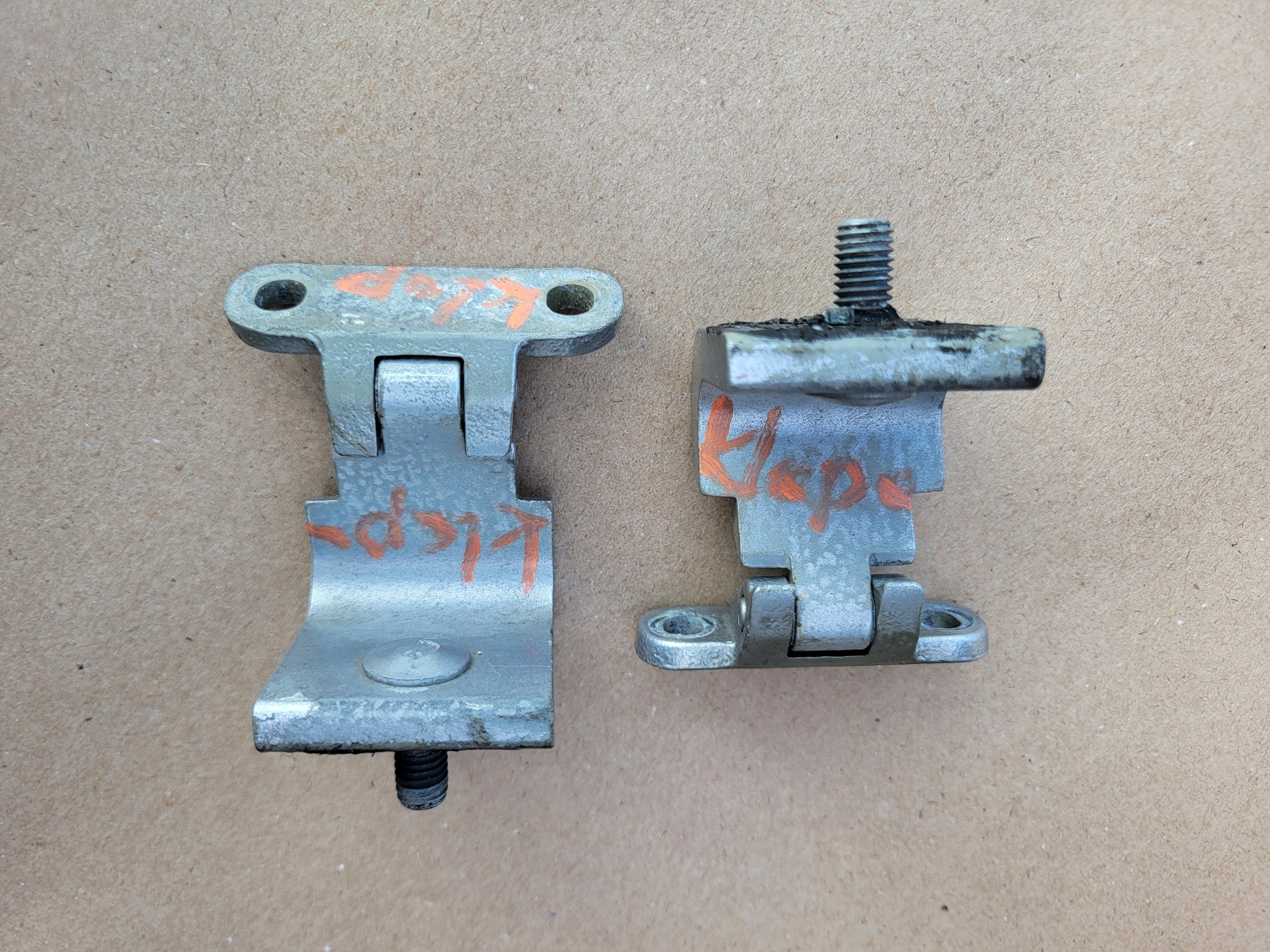 hinge X2 bonnet boot rear part right left VW GOLF V 5 1K OE silver