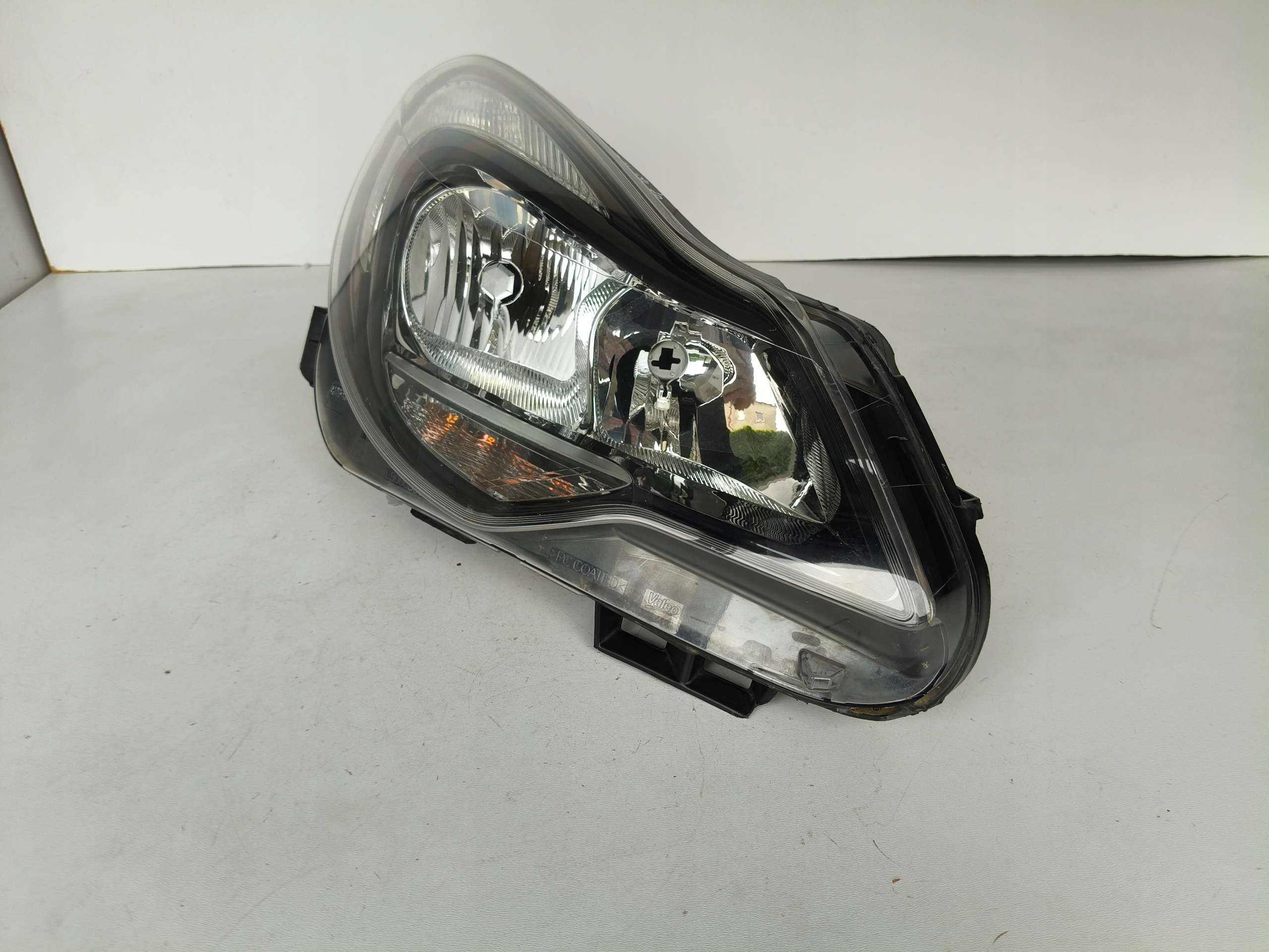 light right REFLEKTOR OPEL CORSA D 11-14 LIFT CIEMNA