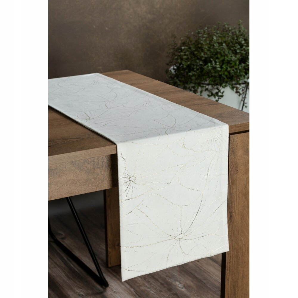 Bieżnik welwetowy 35X180 biały w zloty nadruk lilii wodnej Materiał wykonania poliester