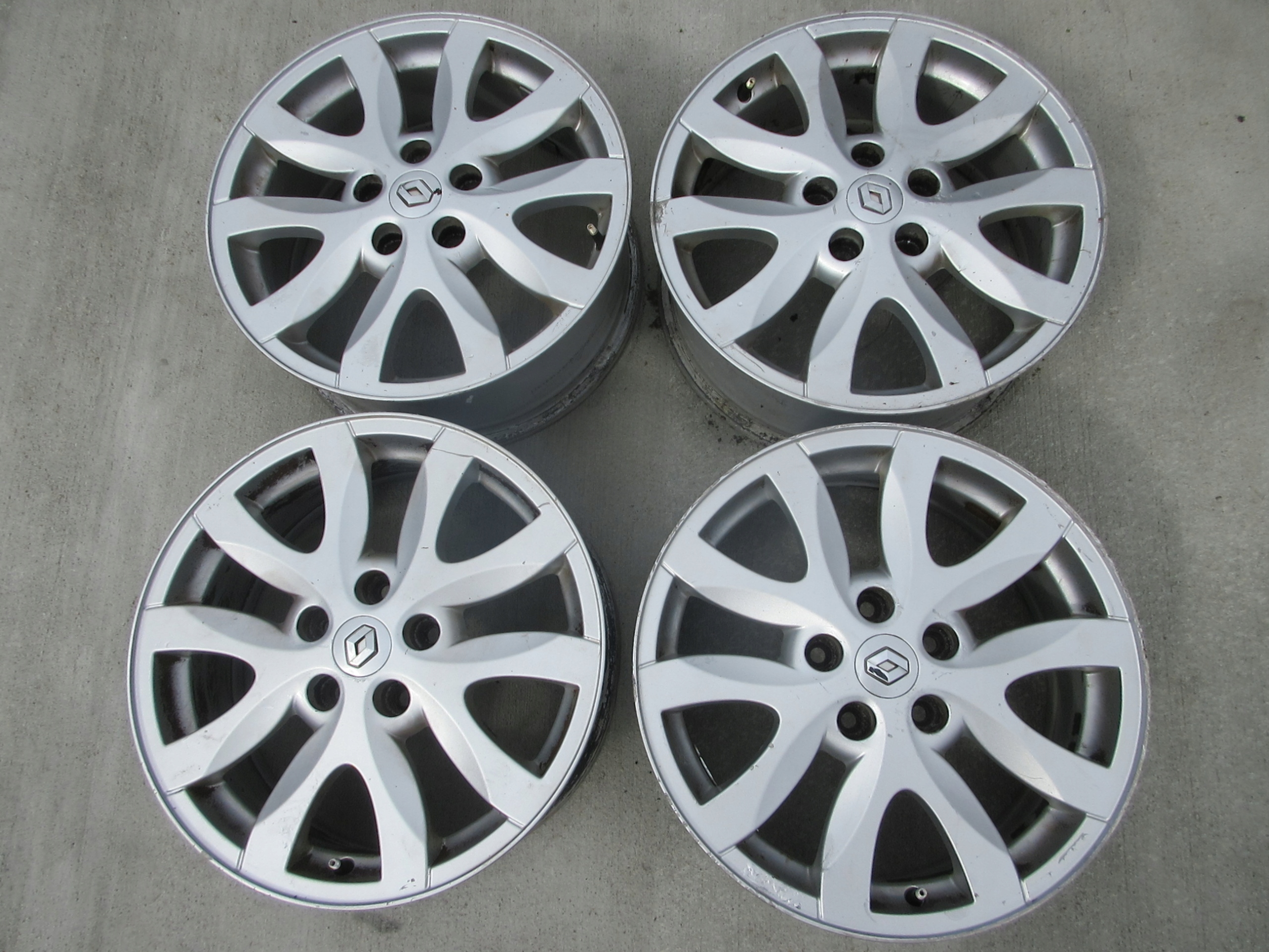 FELGI 7J X17 5x114,3 66 mm ET47 RENAULT LAGUNA ORYGINAŁ