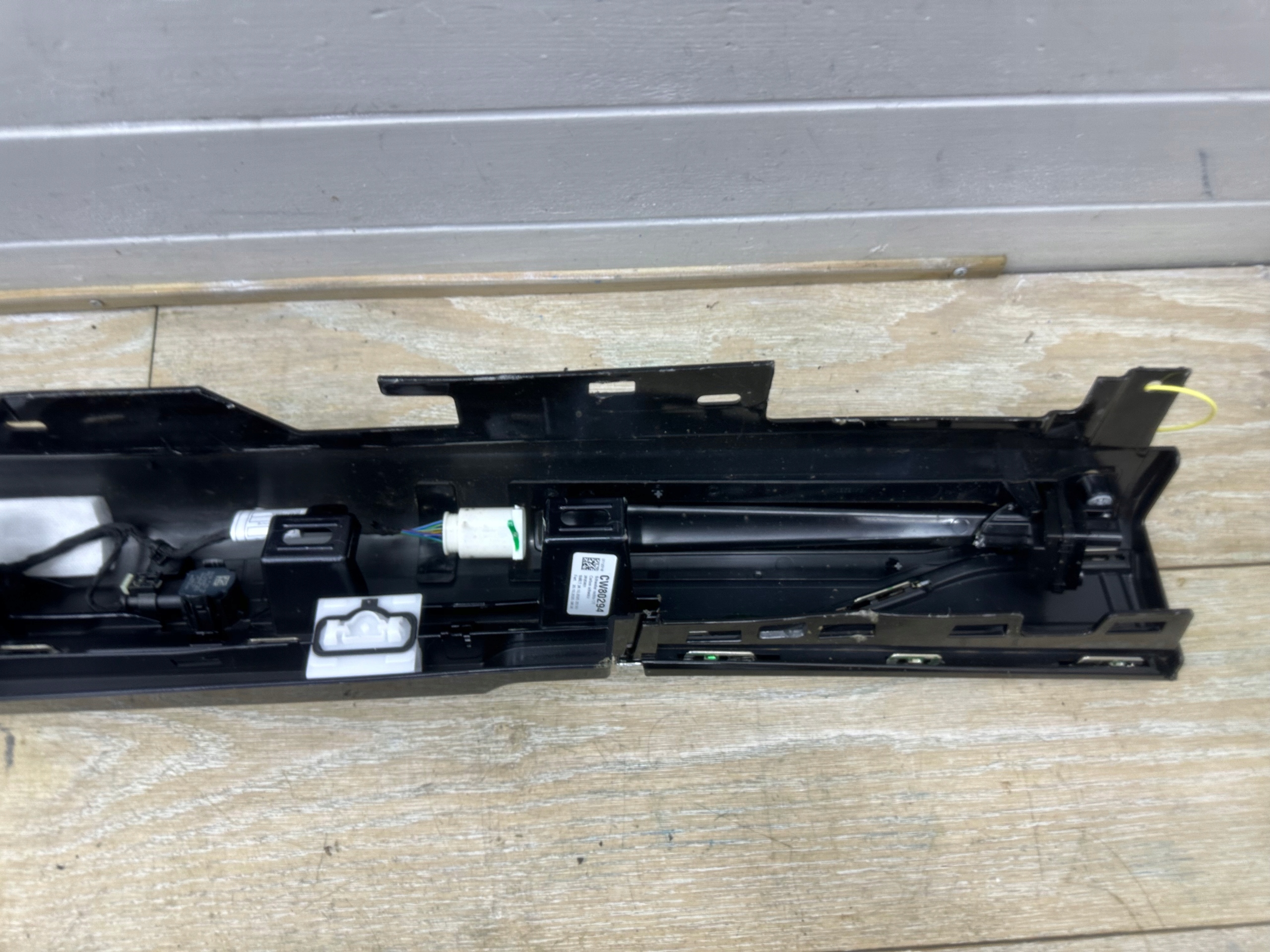 moulding threshold left BMW 7 G70 i7 Electryk E Drive 22