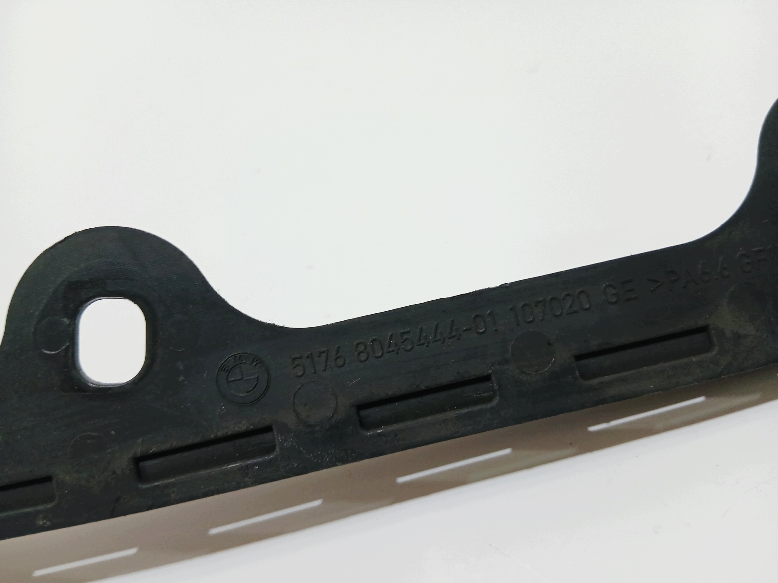 těsnění stěny předního BMW E81 8045444