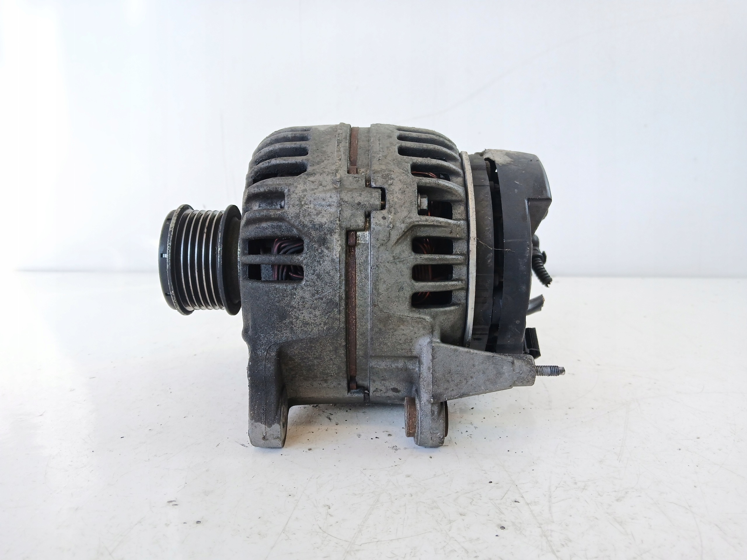 VW PASSAT B6 A3 8P GOLF V 2.0 TDI ALTERNATOR 06F903023F 140A