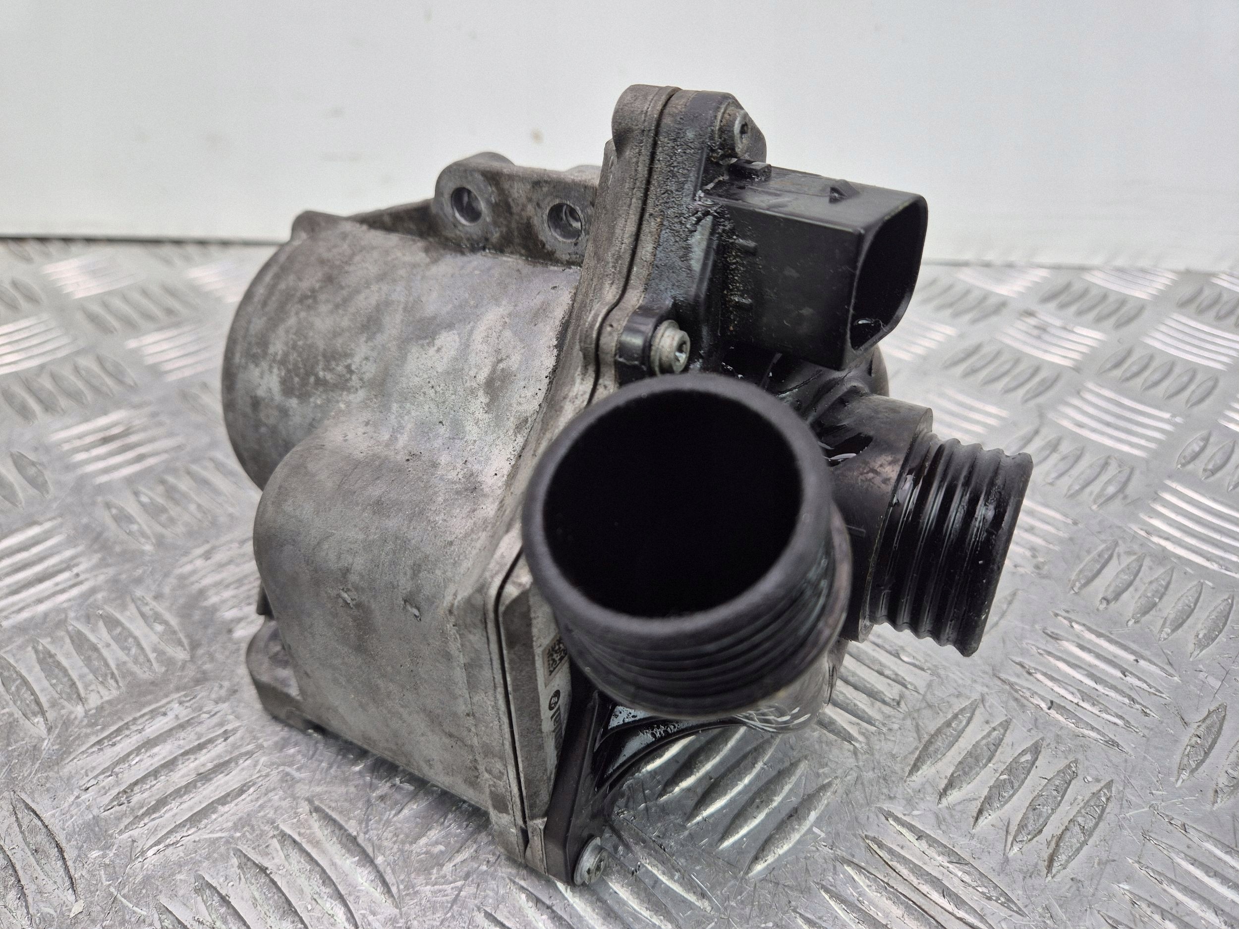 BMW X5 E70 40i water pump A2C53326031 N55B30A