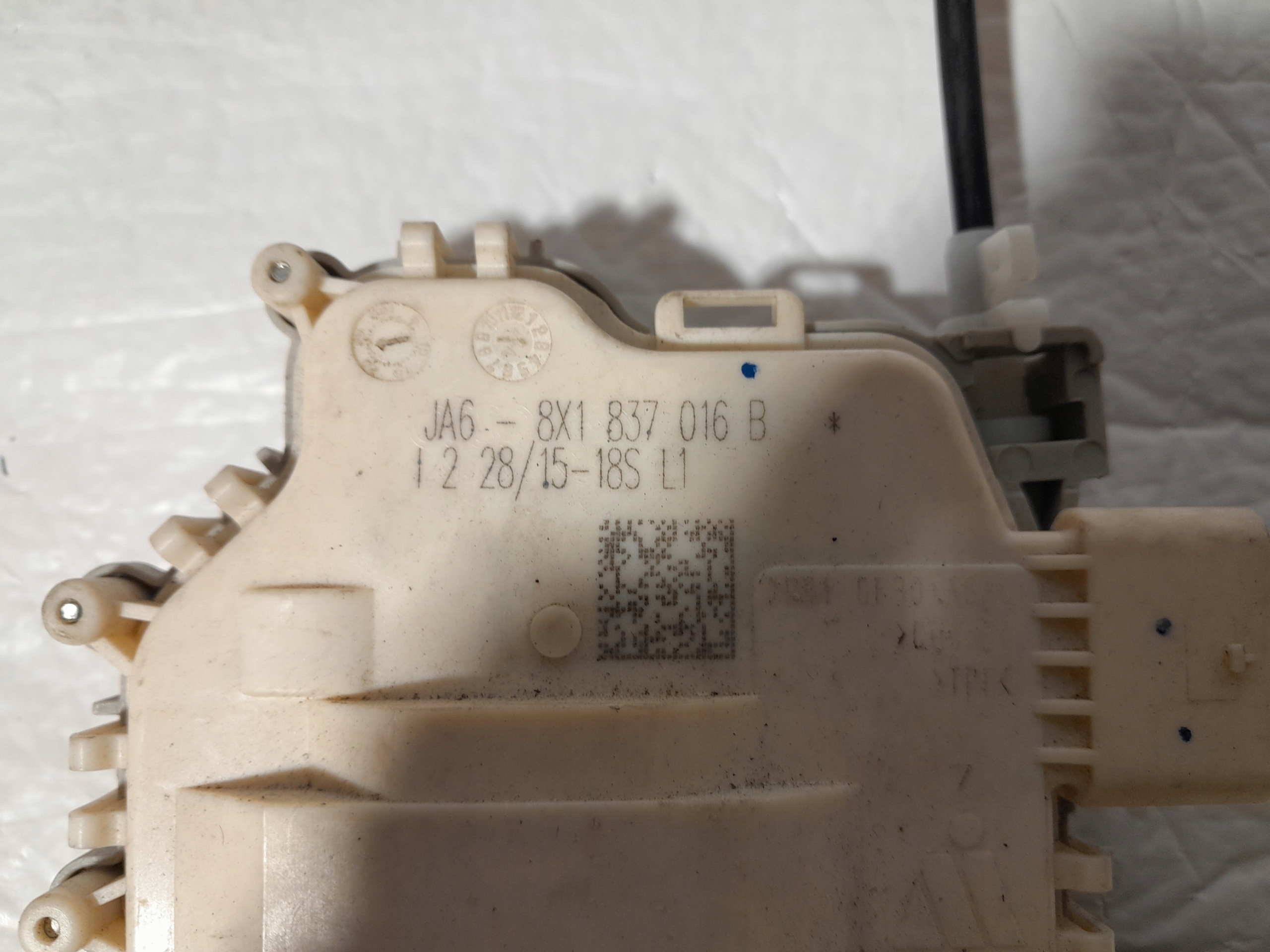 AUDI A4 B9 lock door right front 8X1837016B