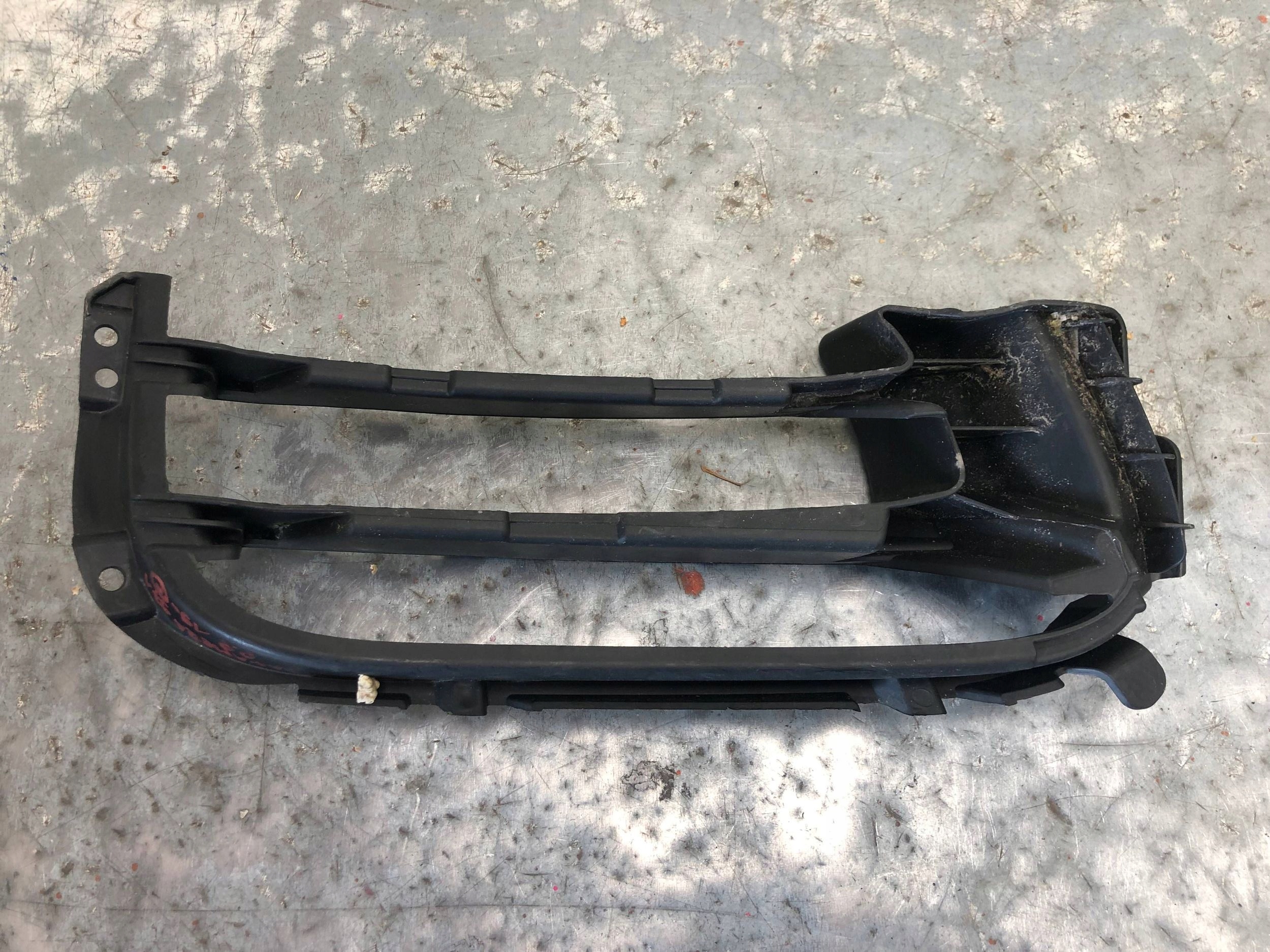 grid of a bumper right front PORSCHE PANAMERA 971 971807986