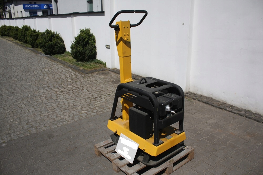 Zagęszczarka rewersyjna do gruntu, spalinowa BATMATIC 716 kg. Waga 716 kg