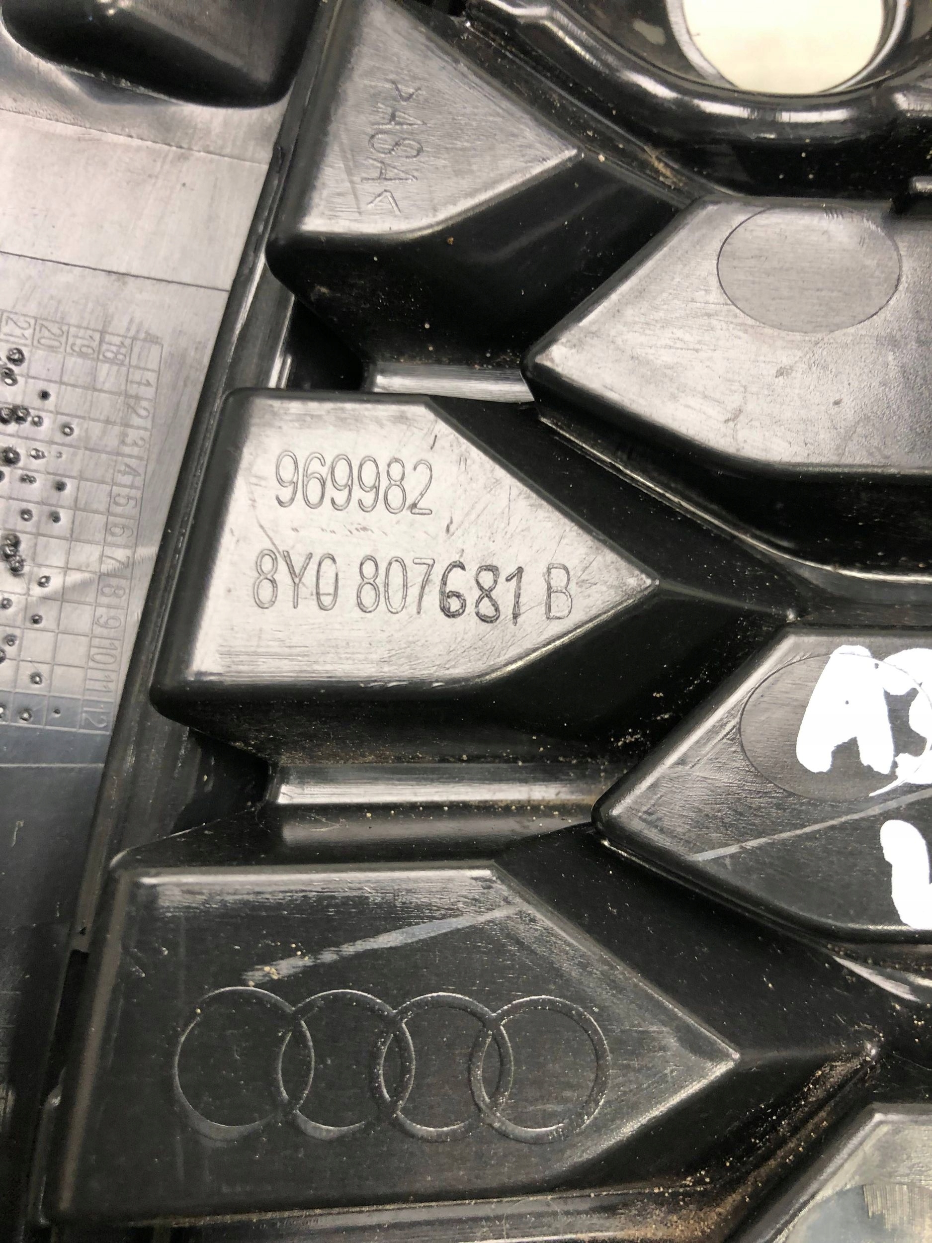 grid of a bumper left front AUDI A3 8Y S-LINE 8Y0807681B