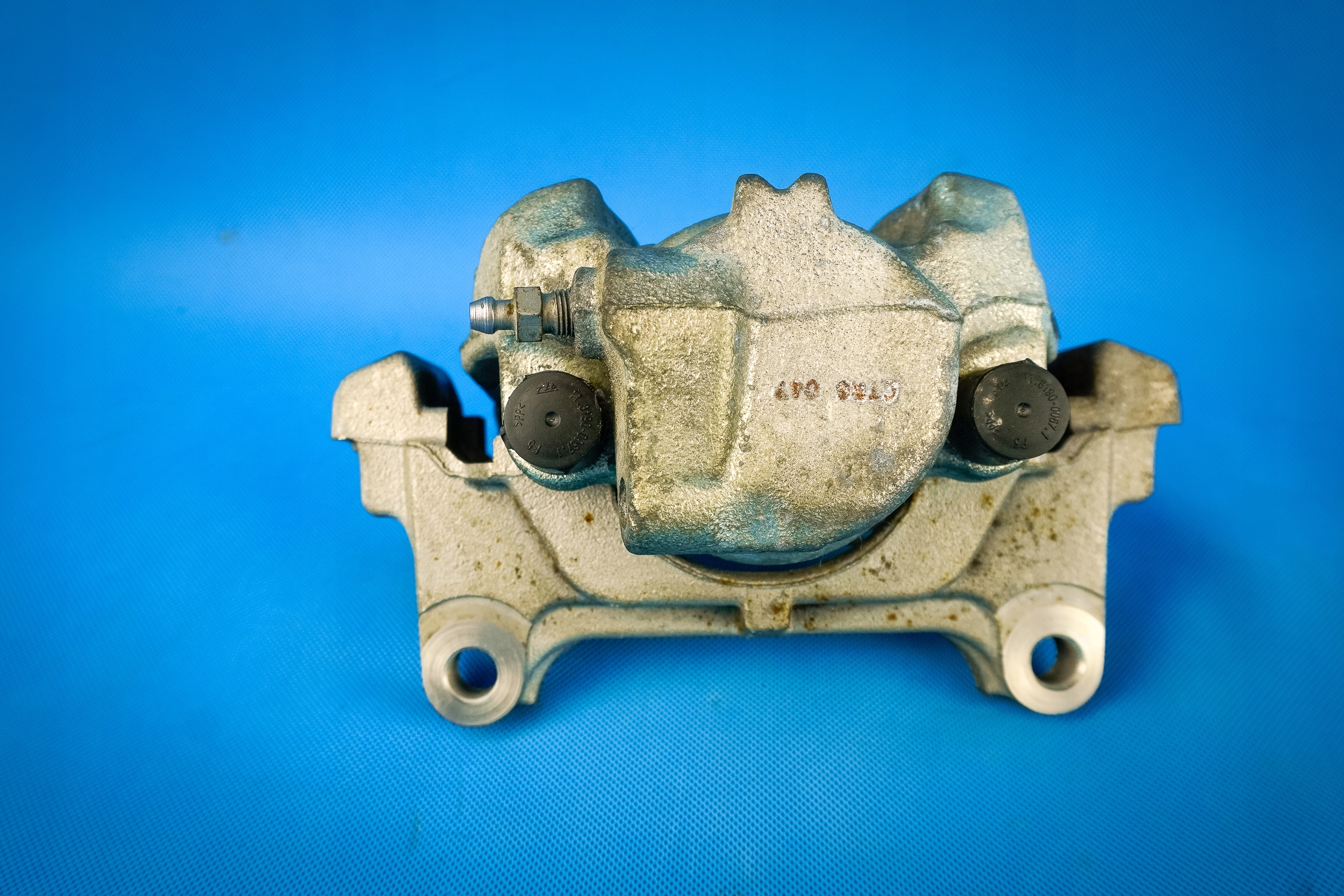 třmen brzdový předek Audi A4 8K A5 8K0615106AB