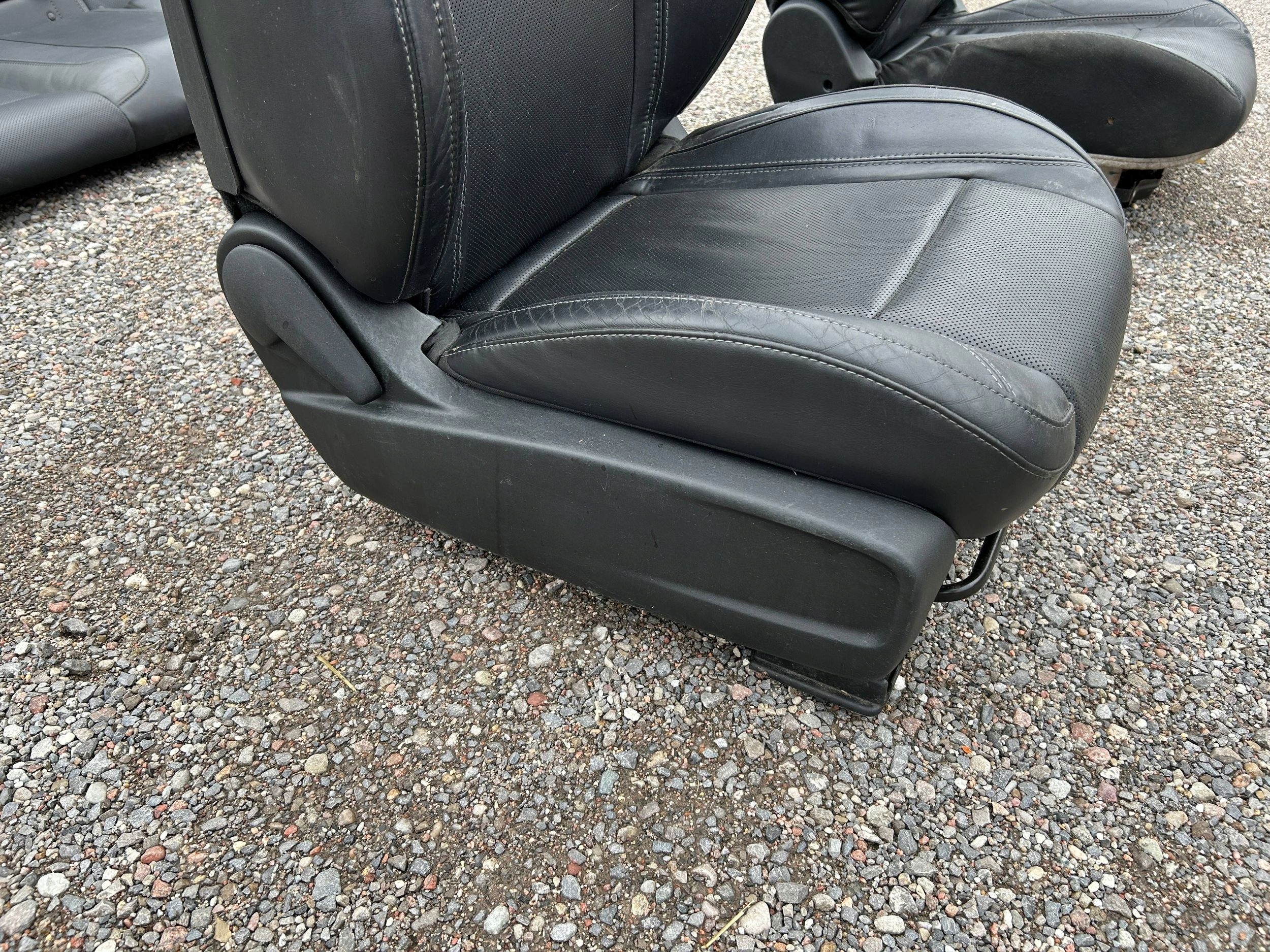 seats inner leather Dodge Challenger 2015