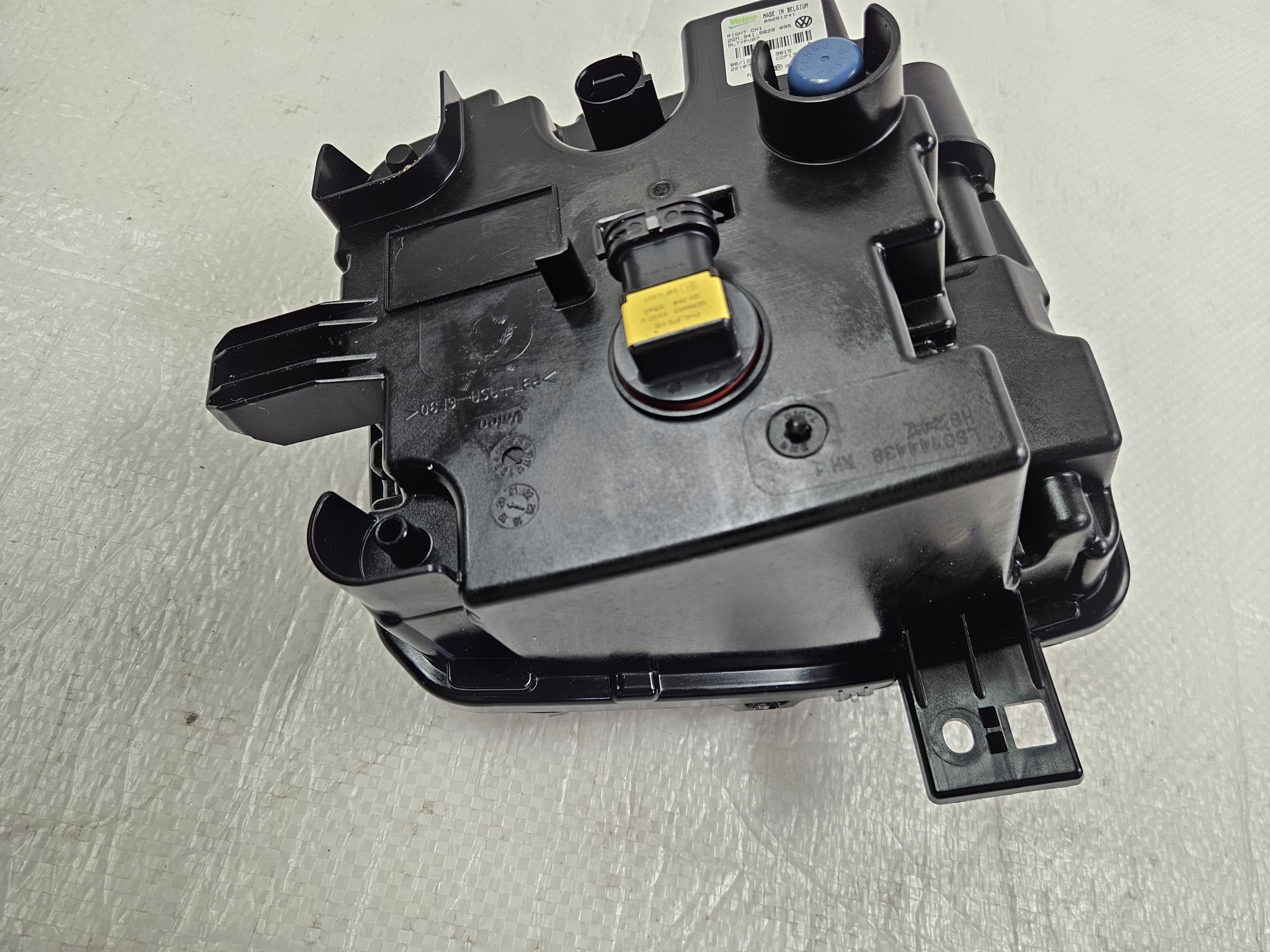свет противотуманки ГАЛОГЕН правый vw и 1 2018- 2GM941662