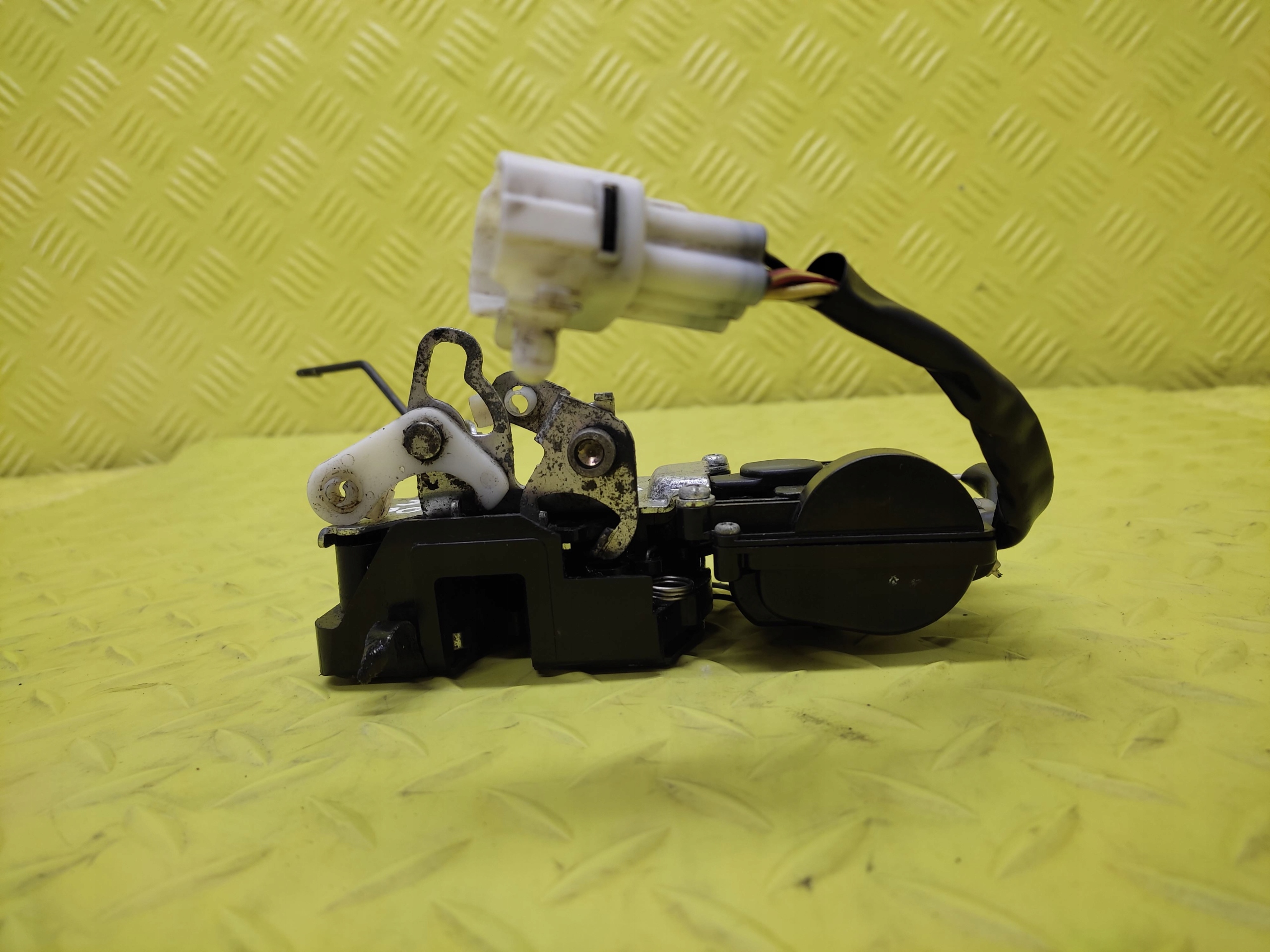 BRILLIANCE BS6 lock door left front