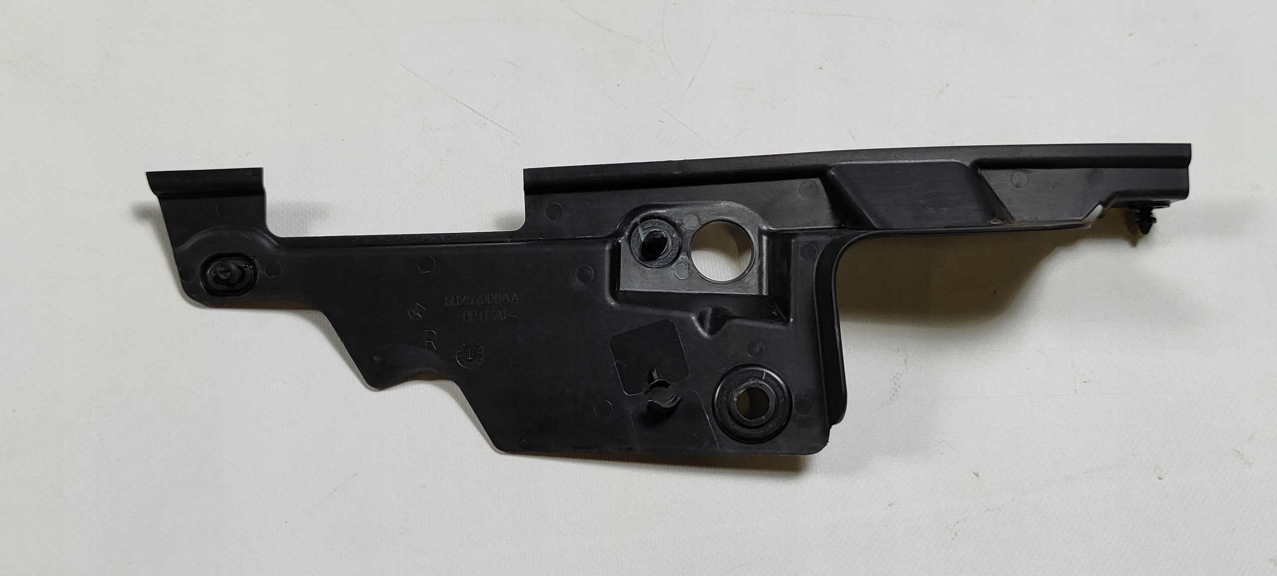 Support plaque Aile Droit Chrysler Pacifica 2016