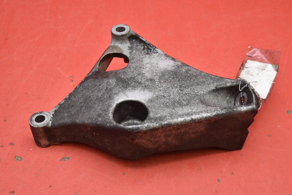holder engine mount left 68572810 BMW F20 1.6 D 116 KM 11-15