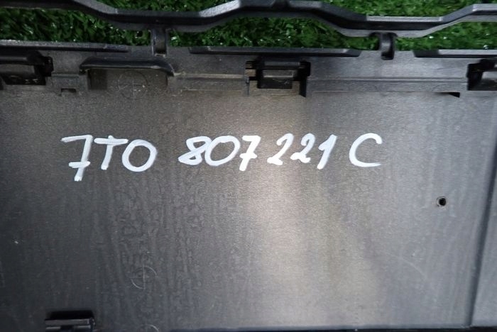 VW T7 7T0 21- Frontstoßstange vorne