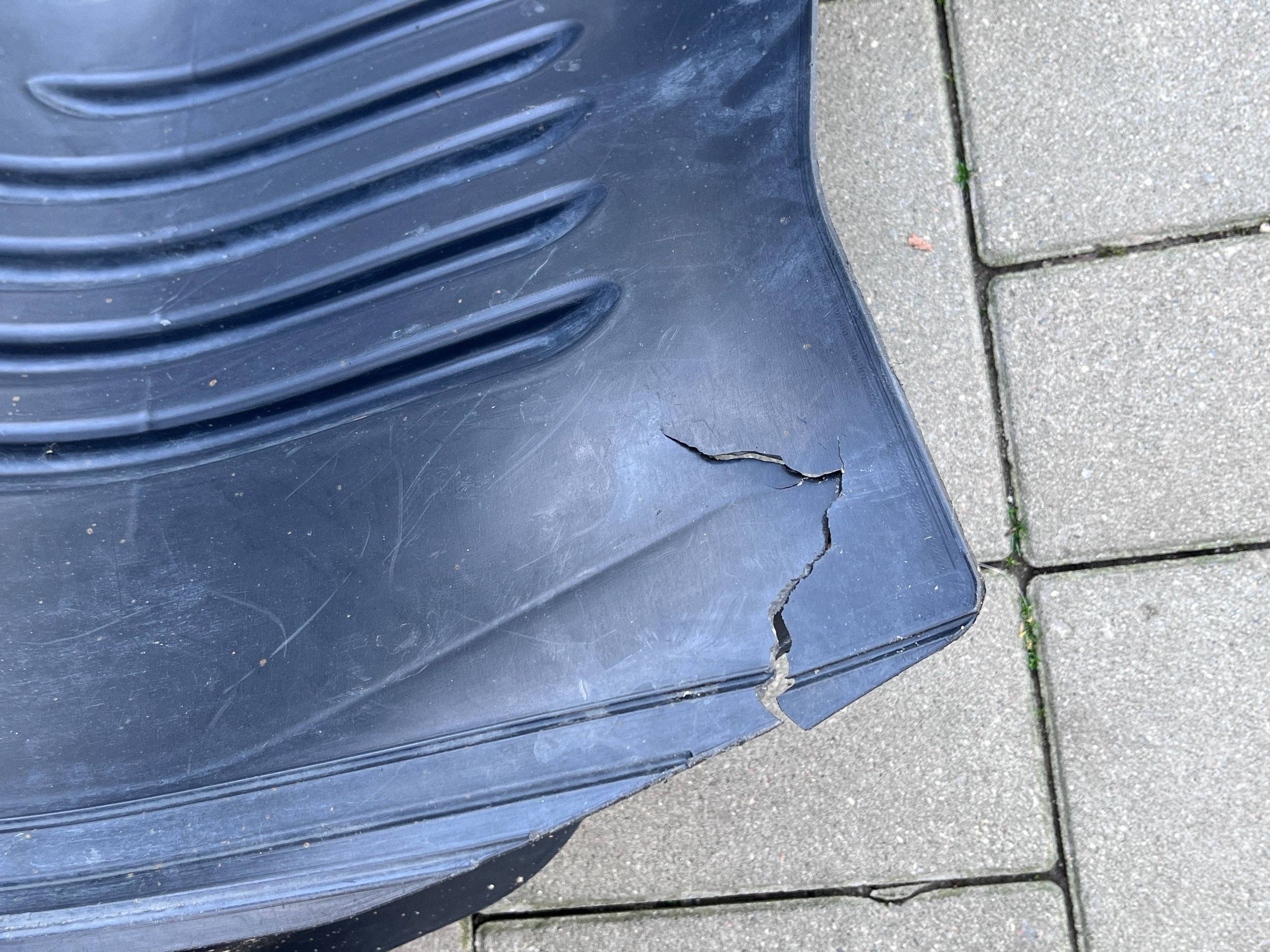 MERCEDES CLS W218 mudguard front front left A2186900130