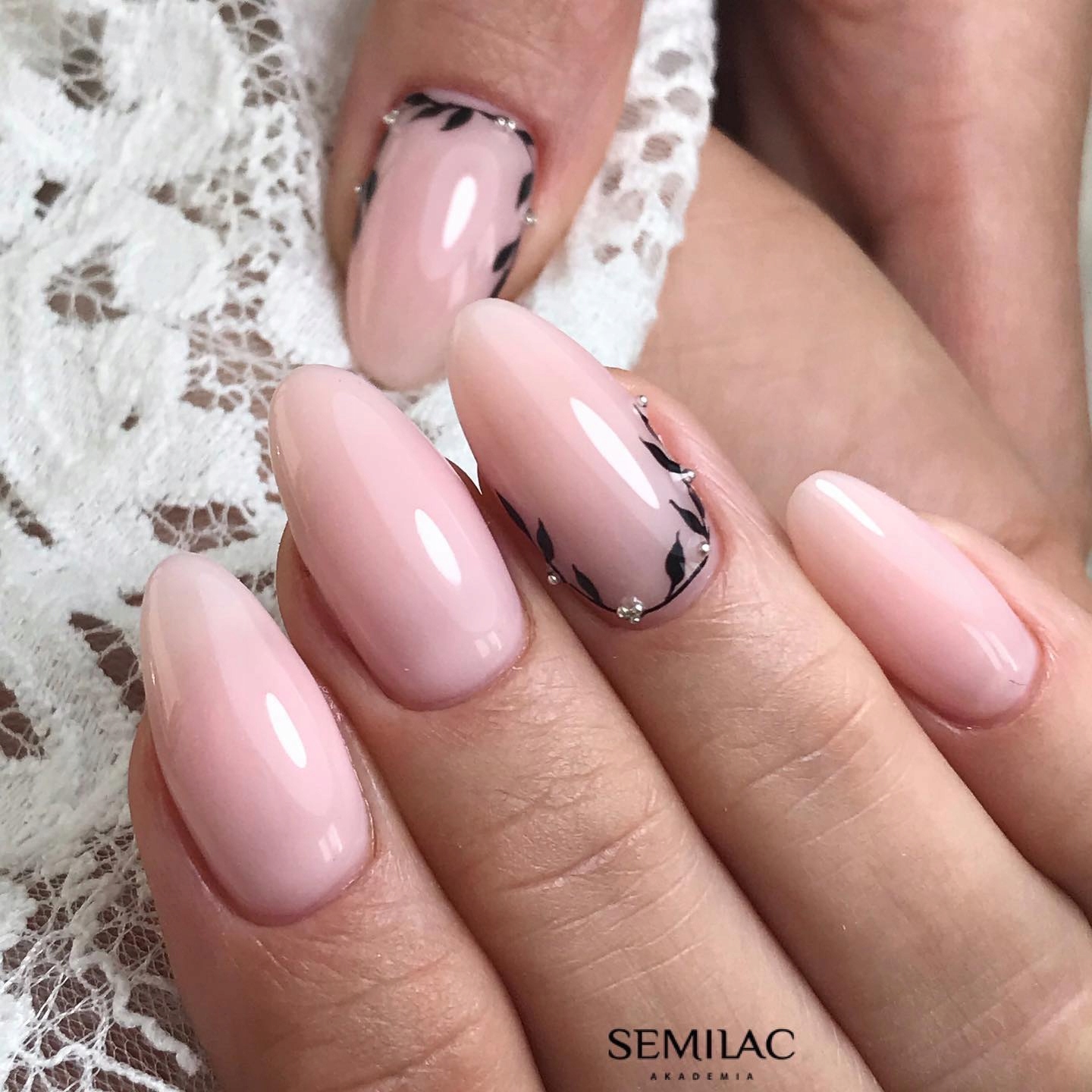 SEMILAC 051 French Beige Milk UV LED Lakier Hybrydowy 7ml Pojemność 7 ml