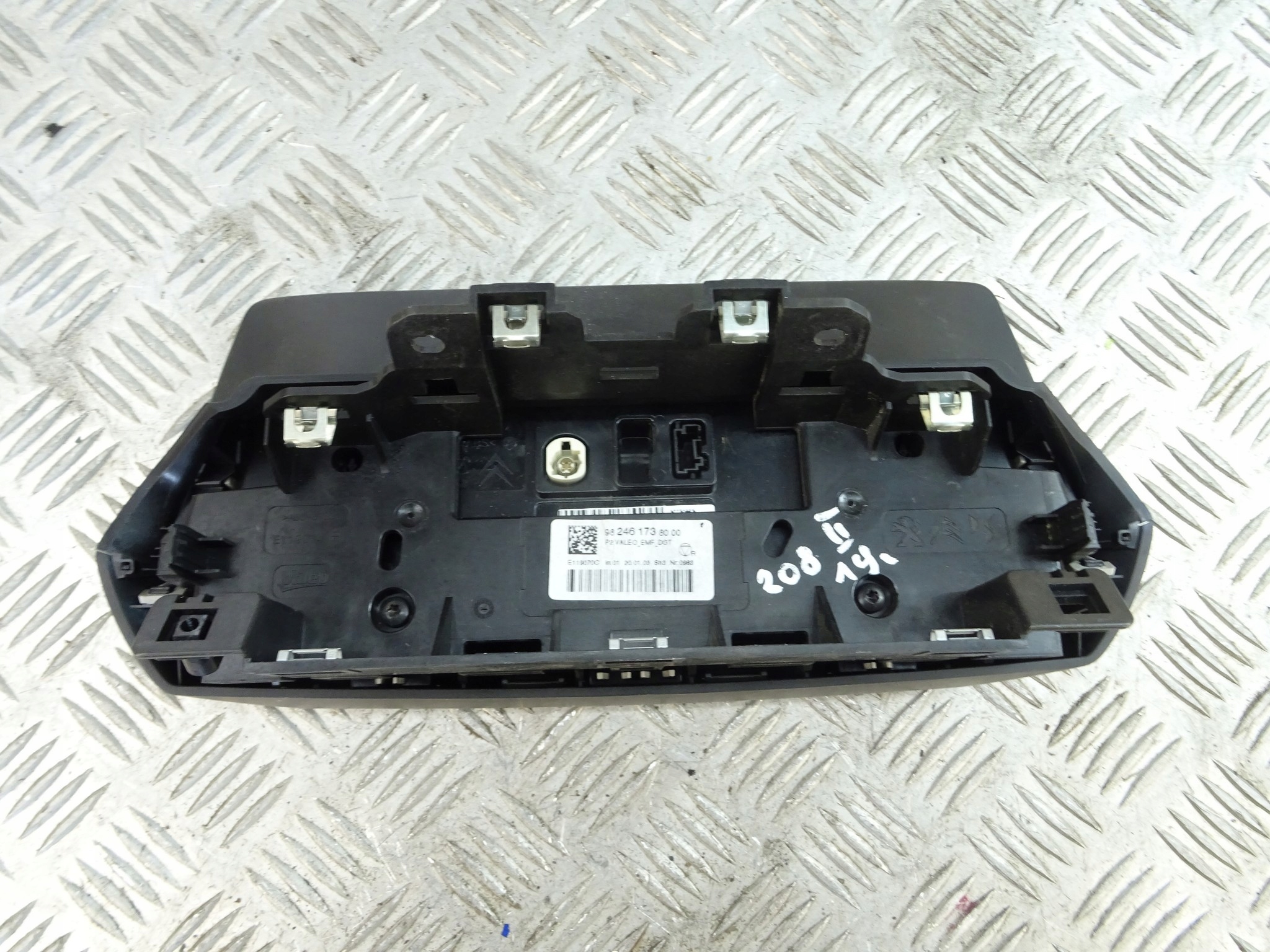 PEUGEOT 2008 II Display 9824617380